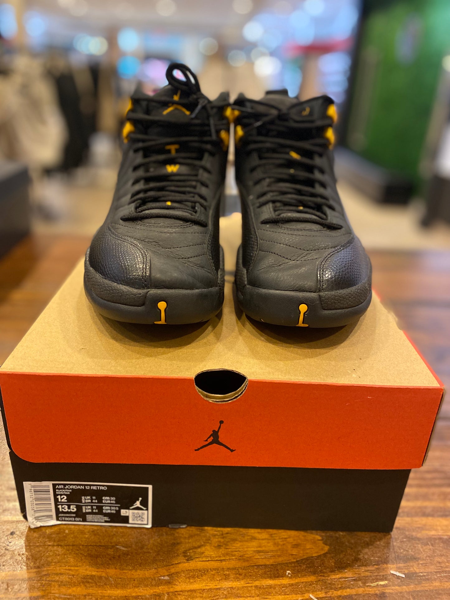 Air Jordan 12 Retro Black Taxi PRE-OWNED