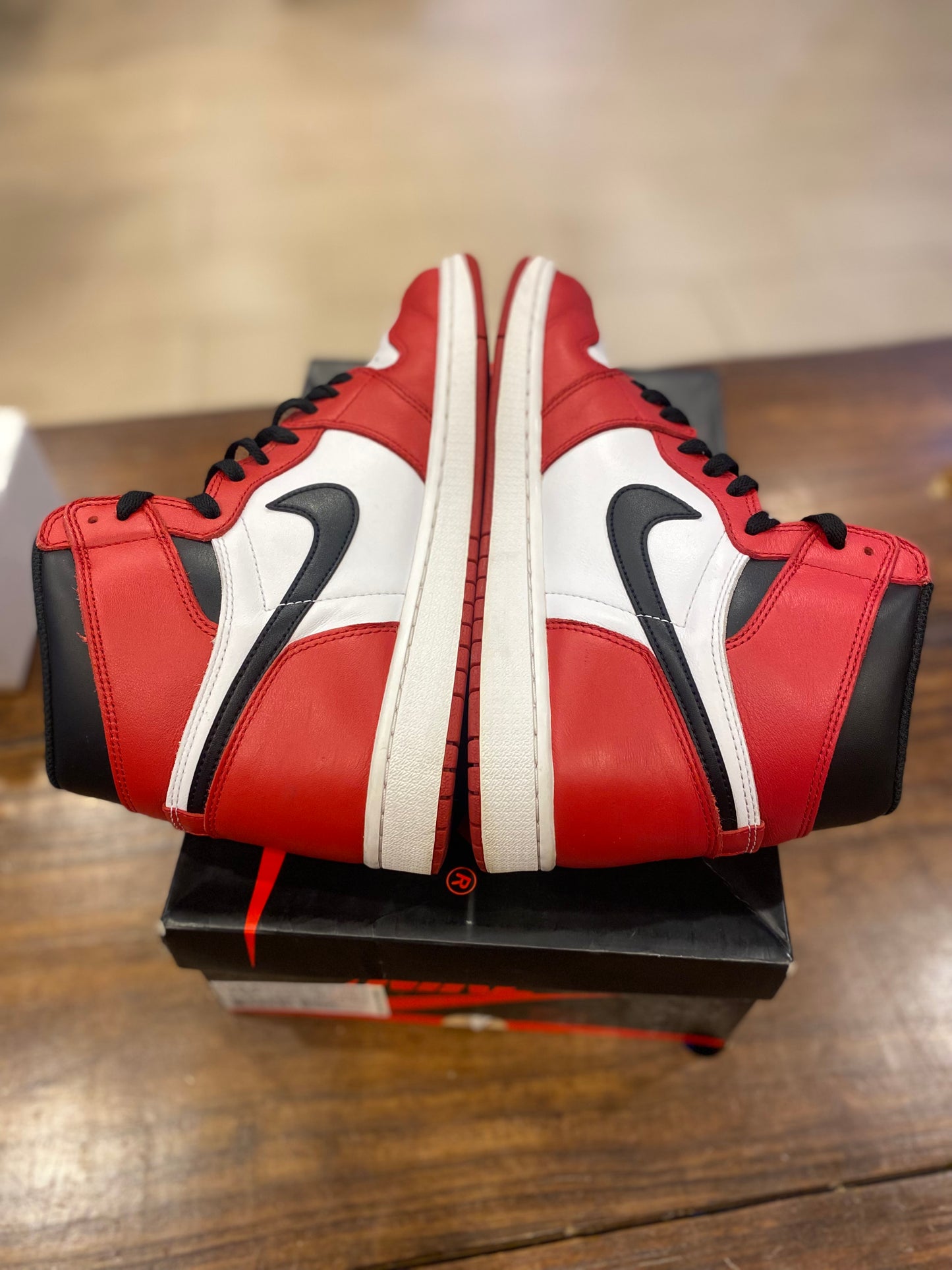 Air Jordan 1 Retro High OG Chicago 2015 PRE-OWNED