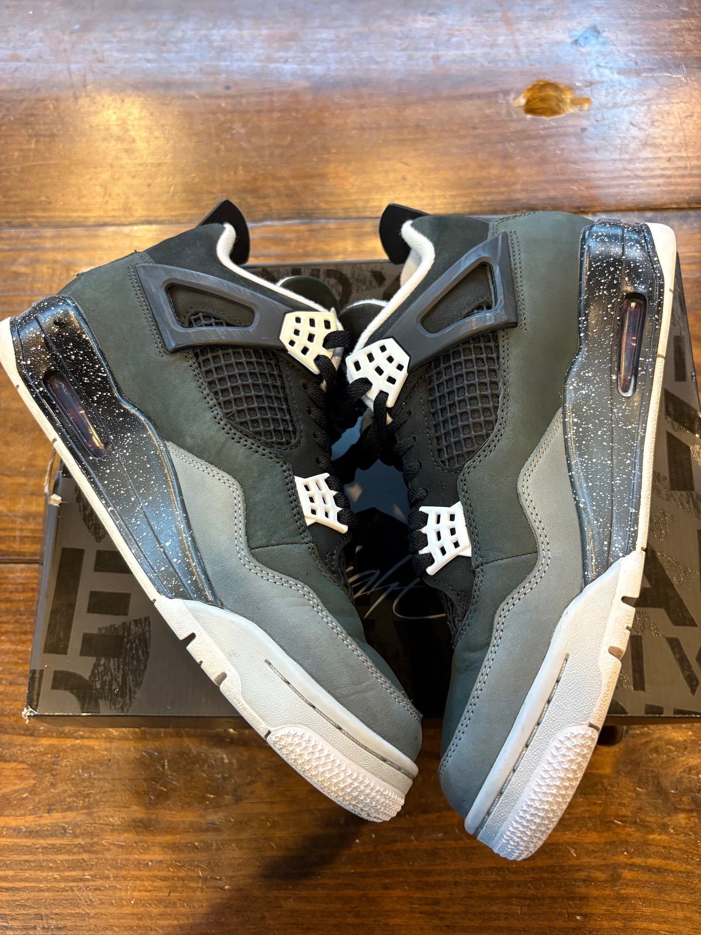 JORDAN 4 RETRO FEAR 2024 preowned