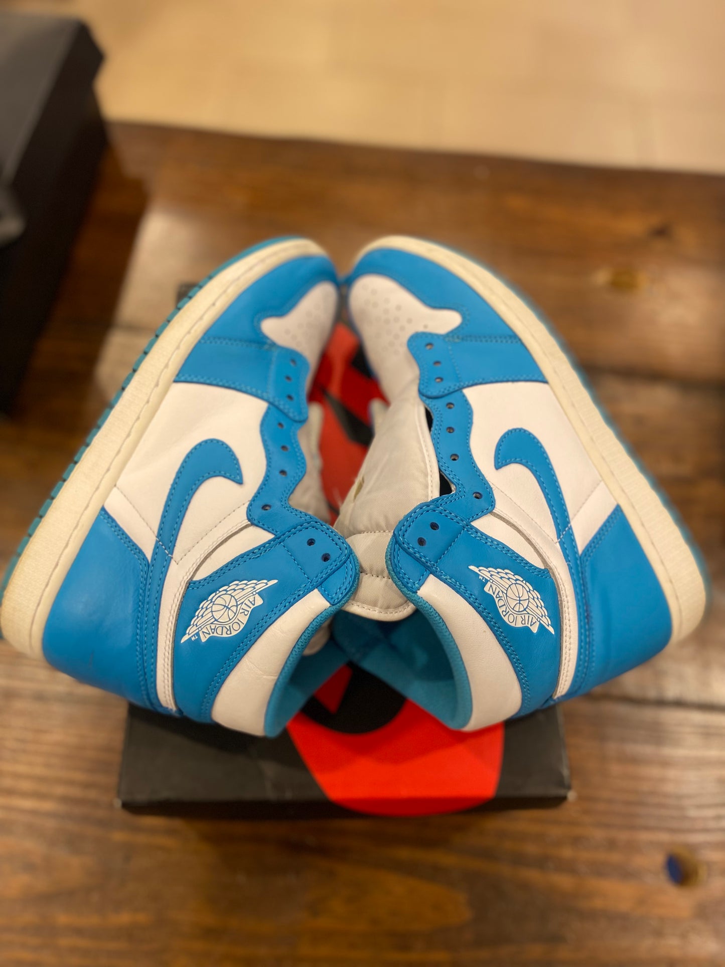 Air Jordan 1 Retro High OG UNC PRE-OWNED