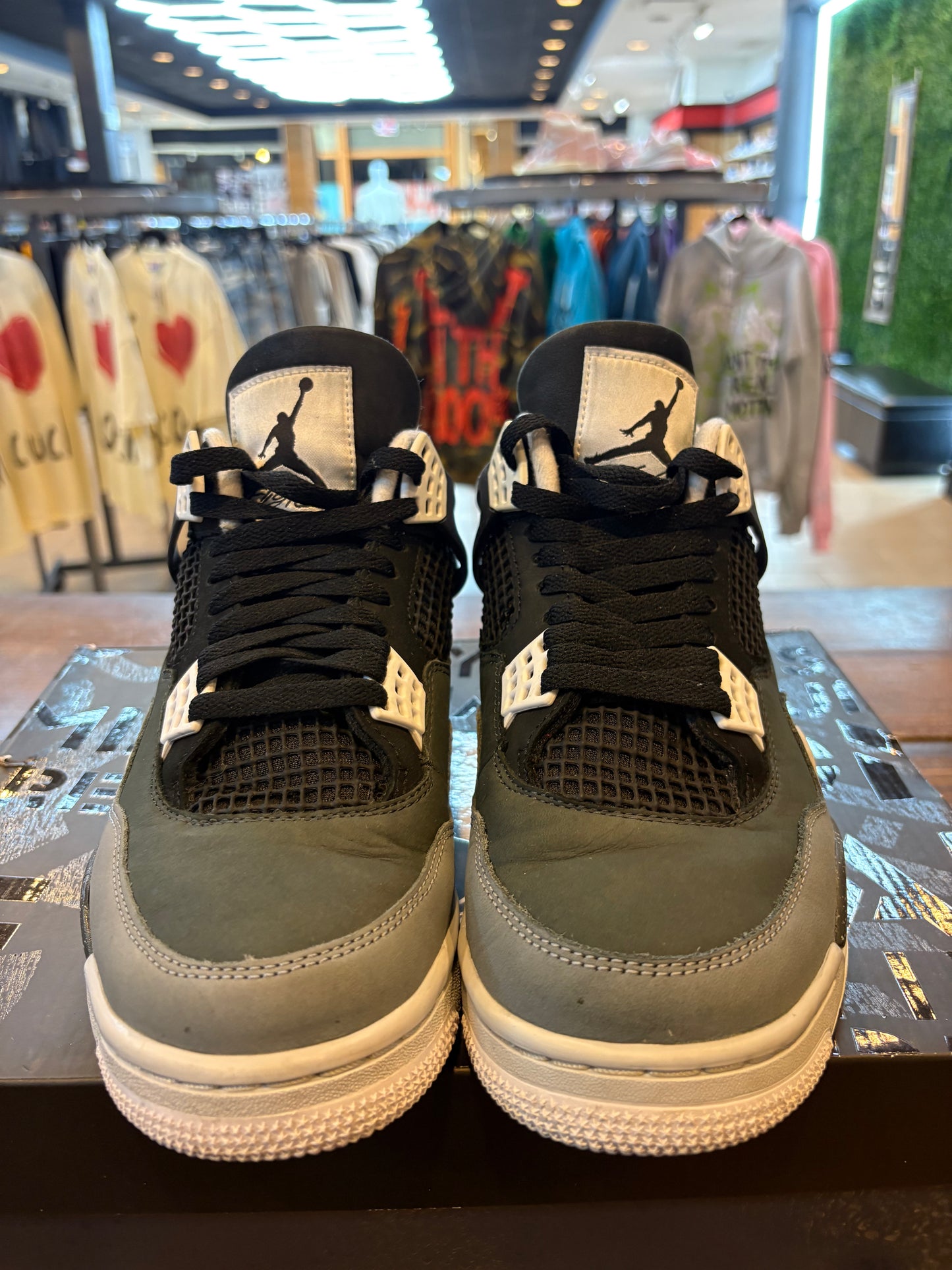 JORDAN 4 RETRO FEAR 2024 preowned