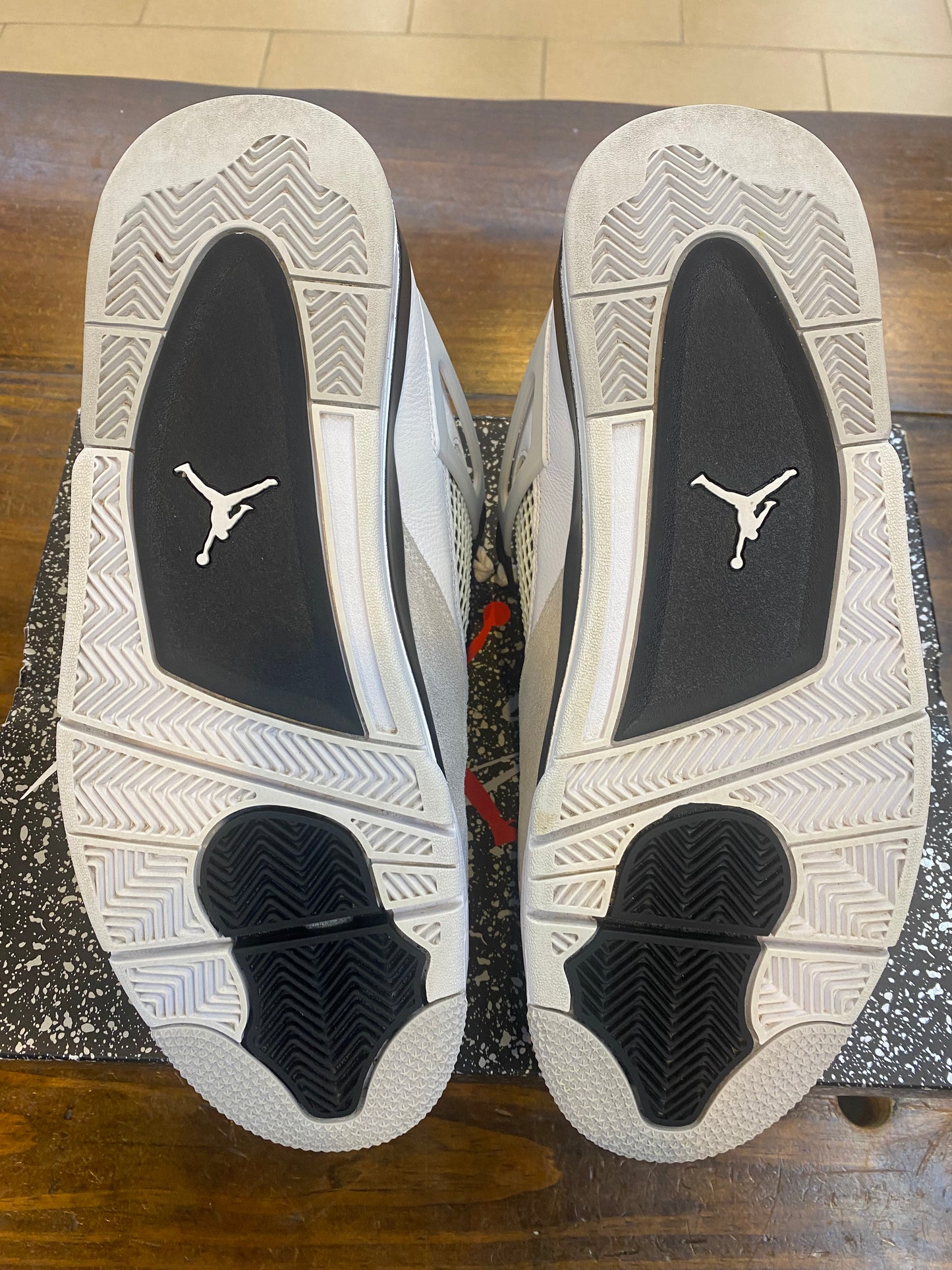 Jordan 4 Retro Military Black PRE OWNED