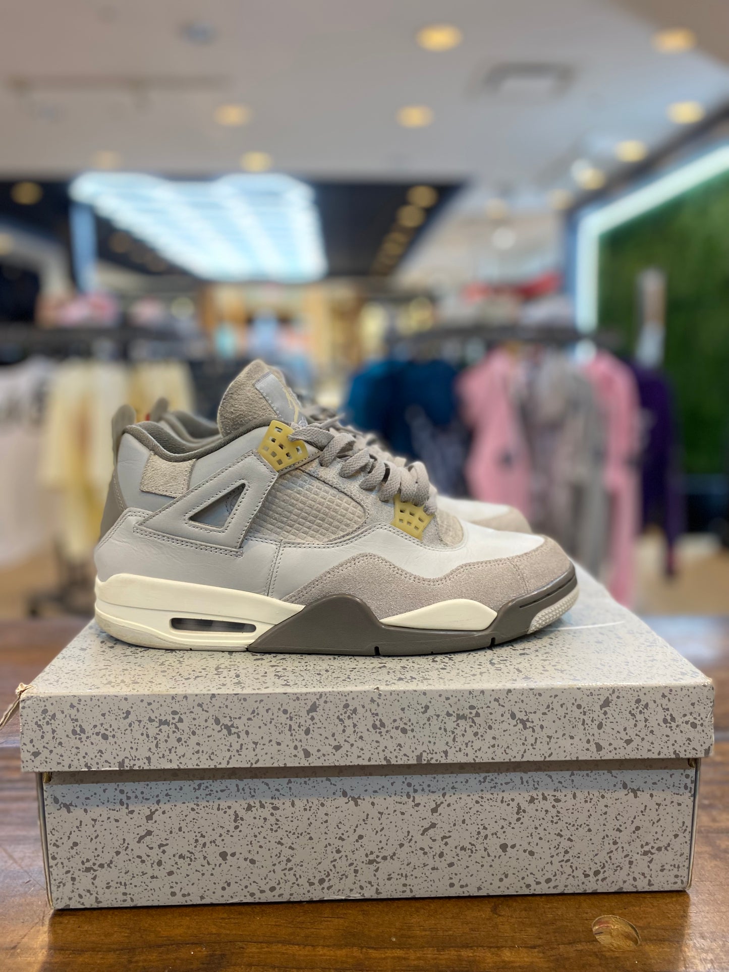 Jordan 4 Retro SE Craft Photon Dust PRE-OWNED