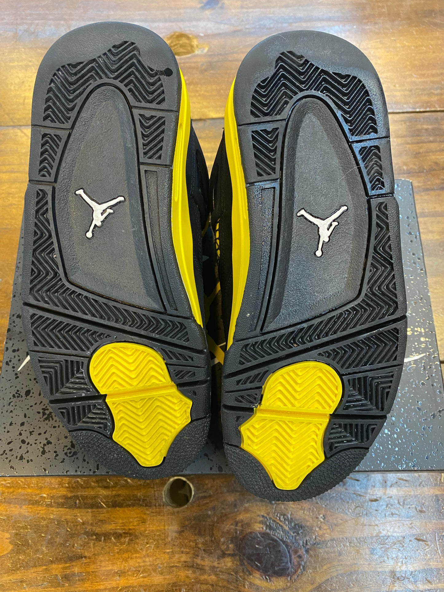 Jordan 4 Retro GS Thunder 2023 PRE OWNED