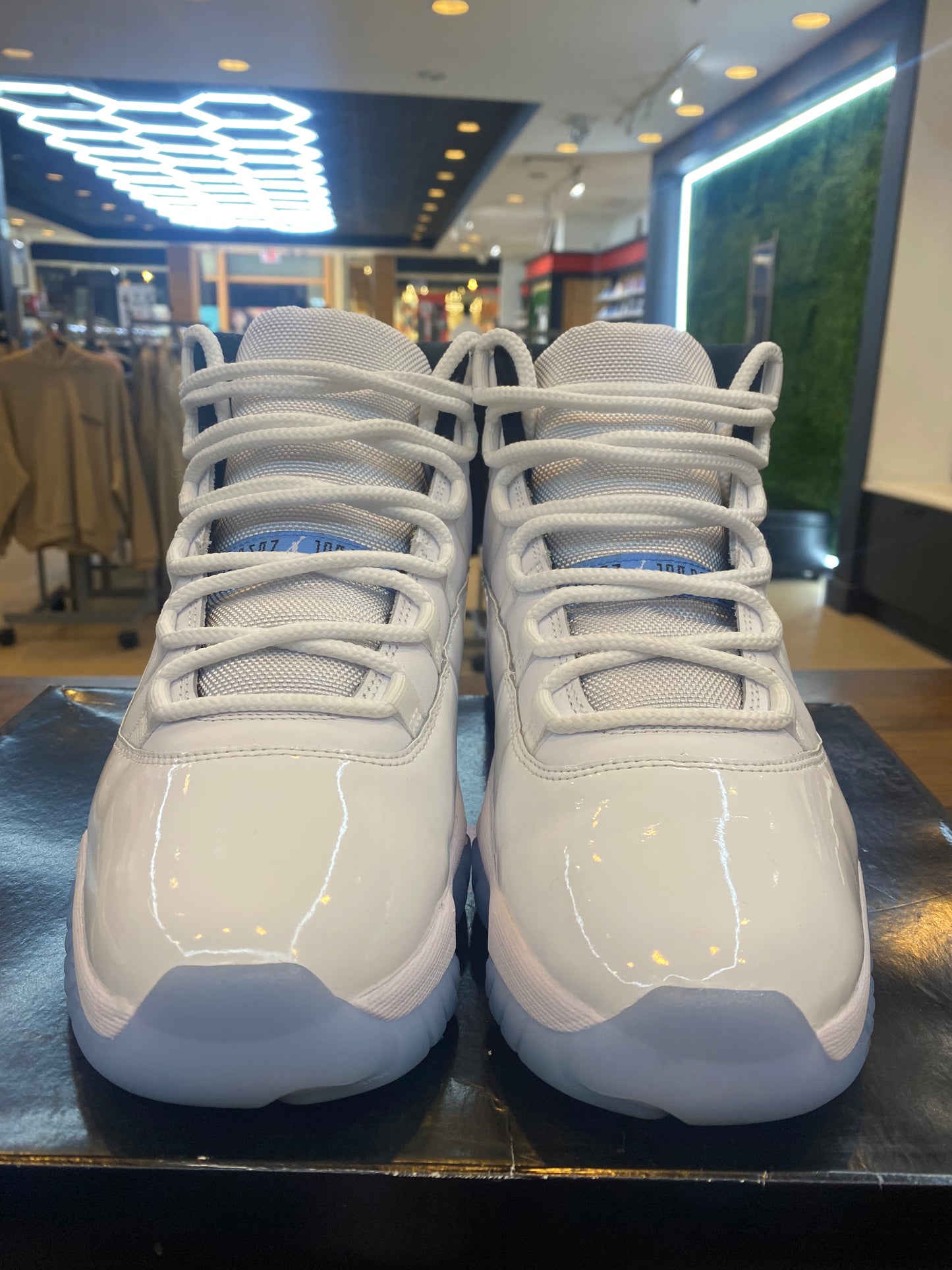 Jordan 11 Retro Columbia Legend Blue 2024 PRE OWNED