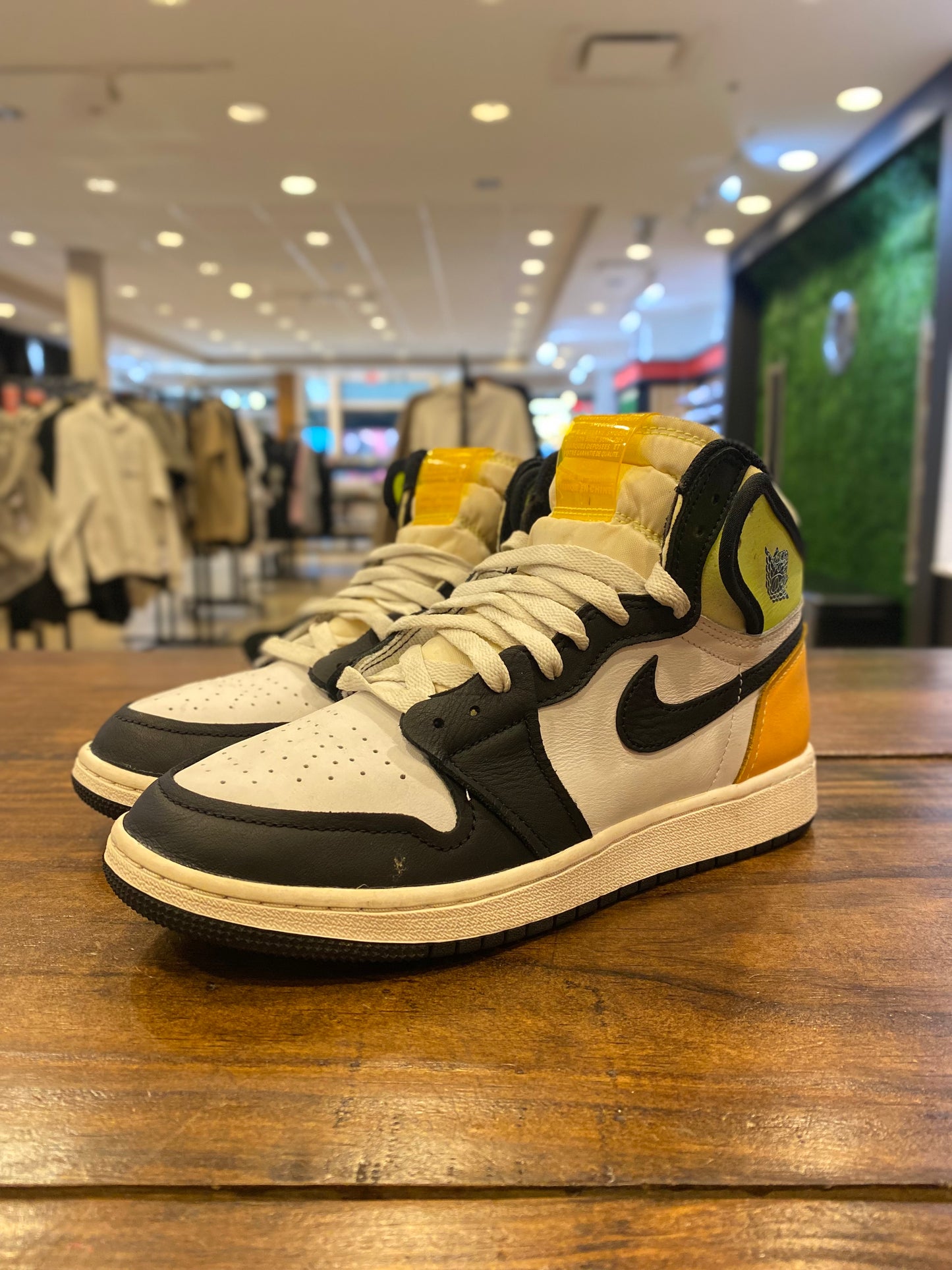 Air Jordan 1 Retro High OG GS Volt Gold PRE OWNED