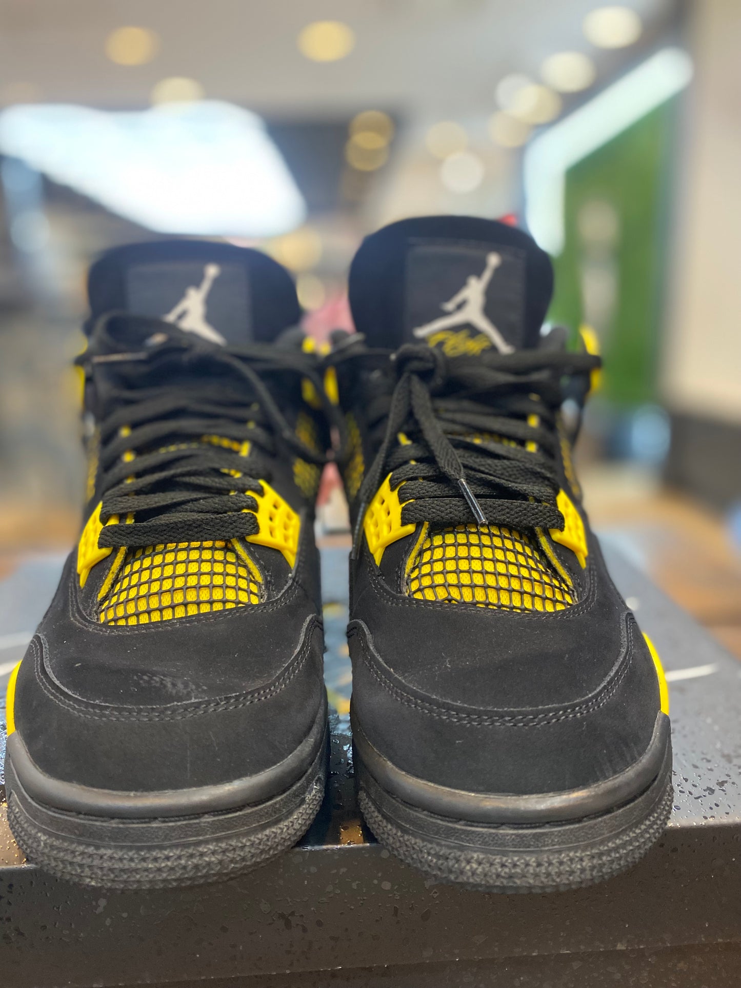 Air Jordan 4 Retro Thunder PRE-OWNED