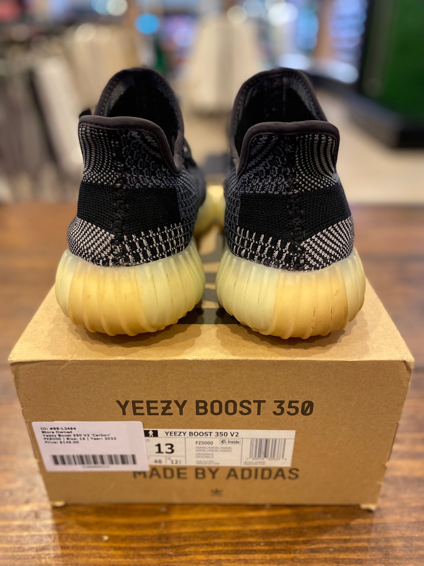 Yeezy Boost 350 V2 Carbon PRE-OWNED