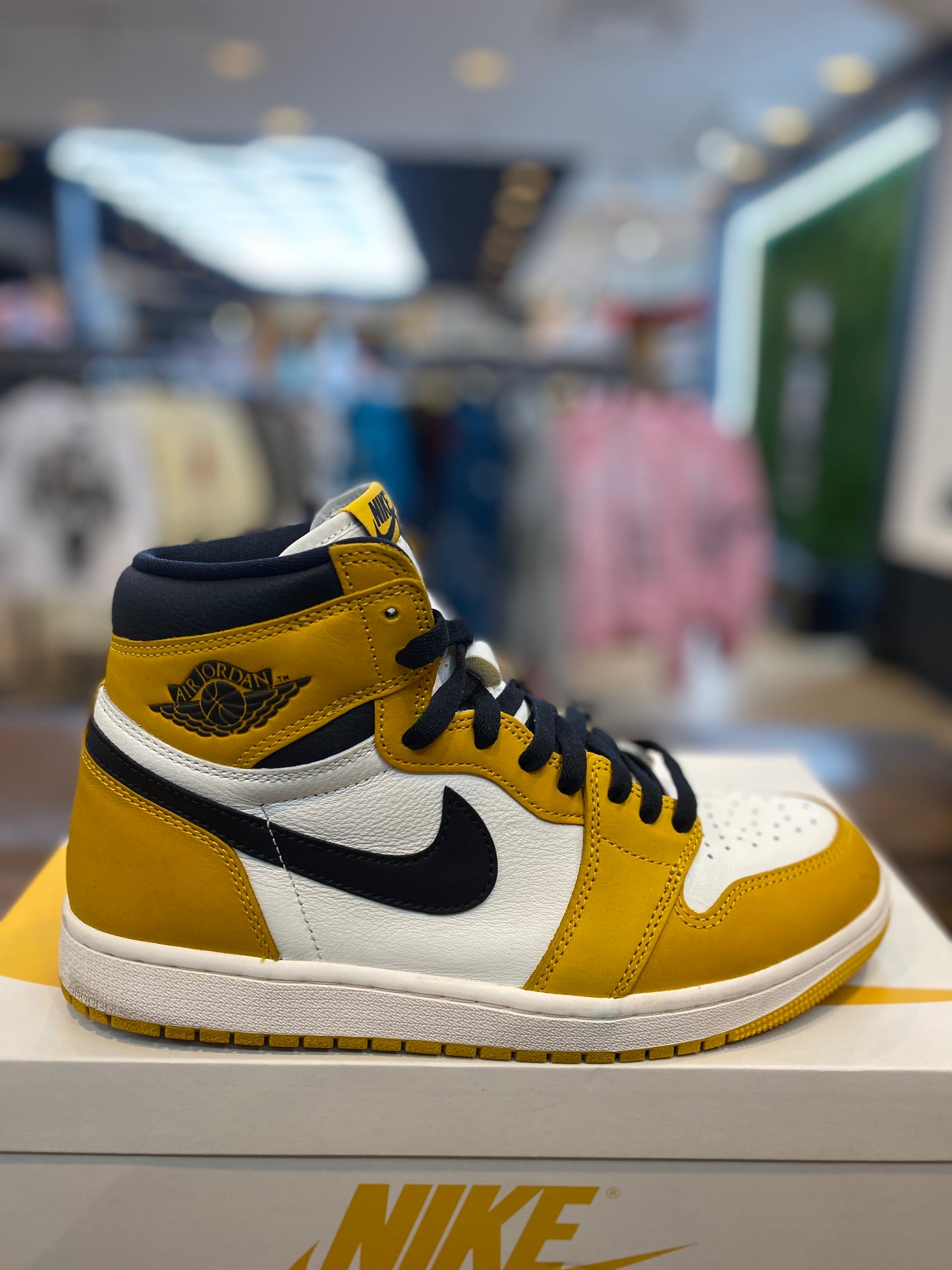 Jordan 1 Retro High OG Yellow Ochre PRE OWNED