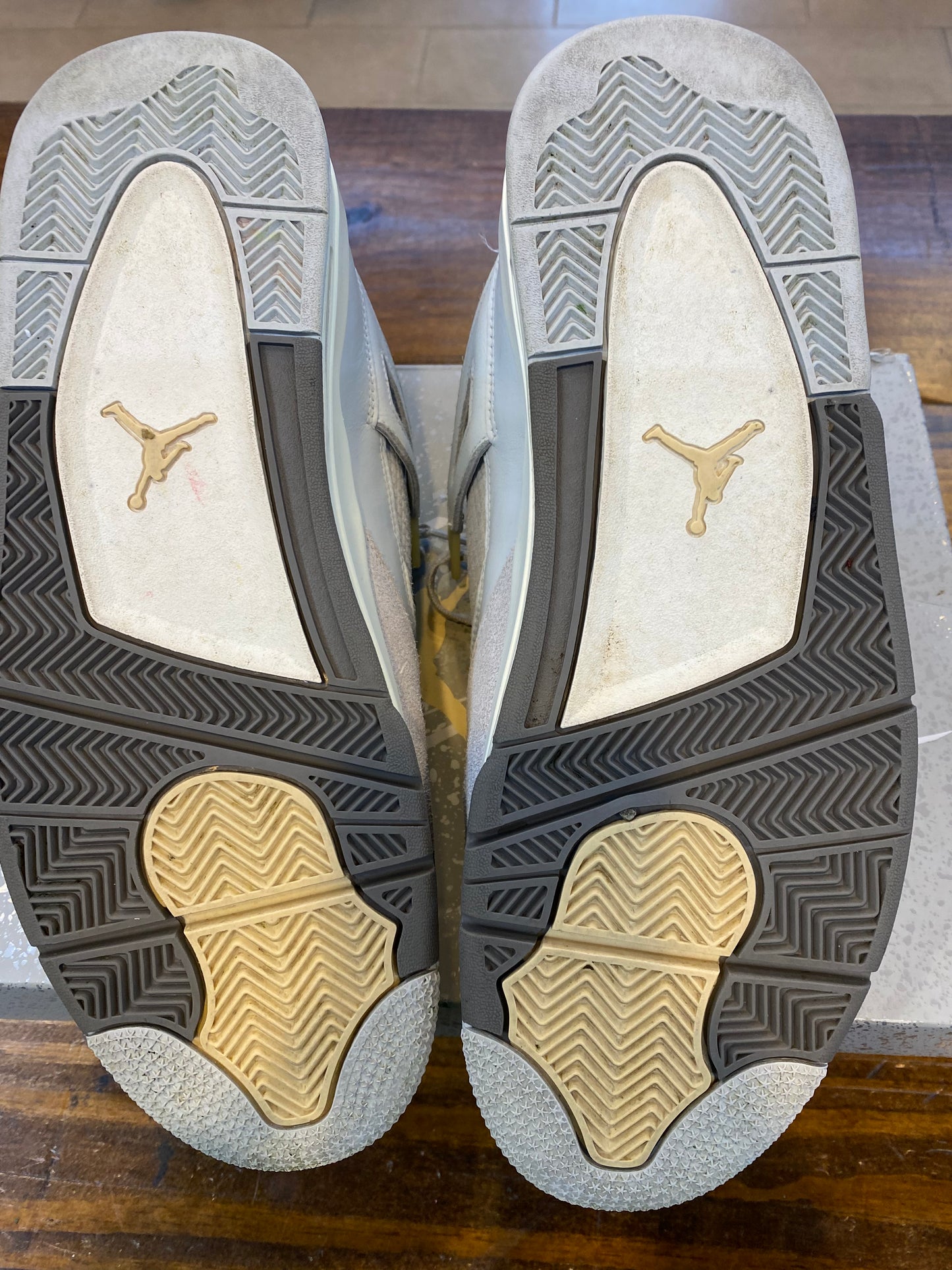 Jordan 4 Retro SE Craft Photon Dust PRE-OWNED