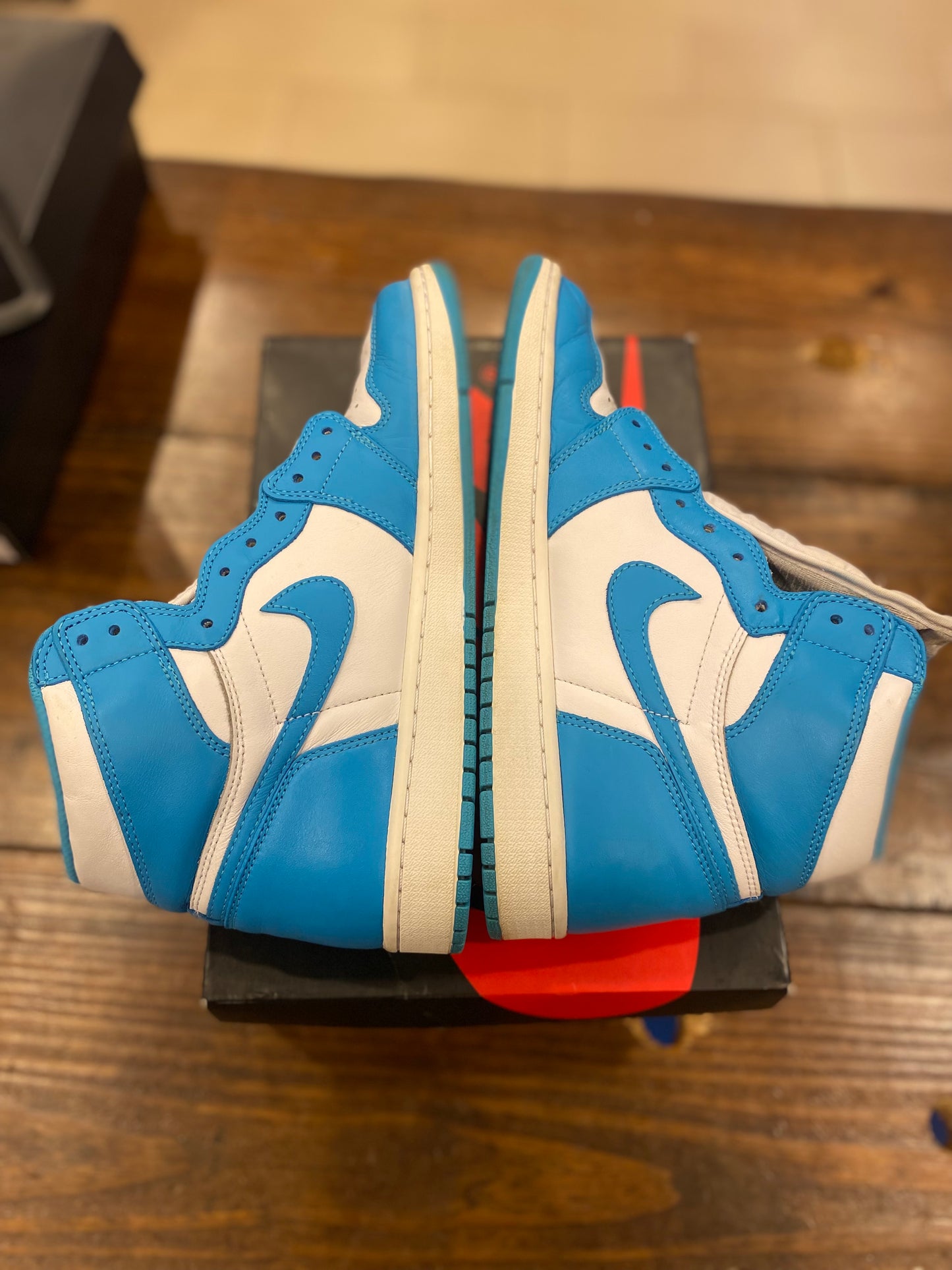 Air Jordan 1 Retro High OG UNC PRE-OWNED