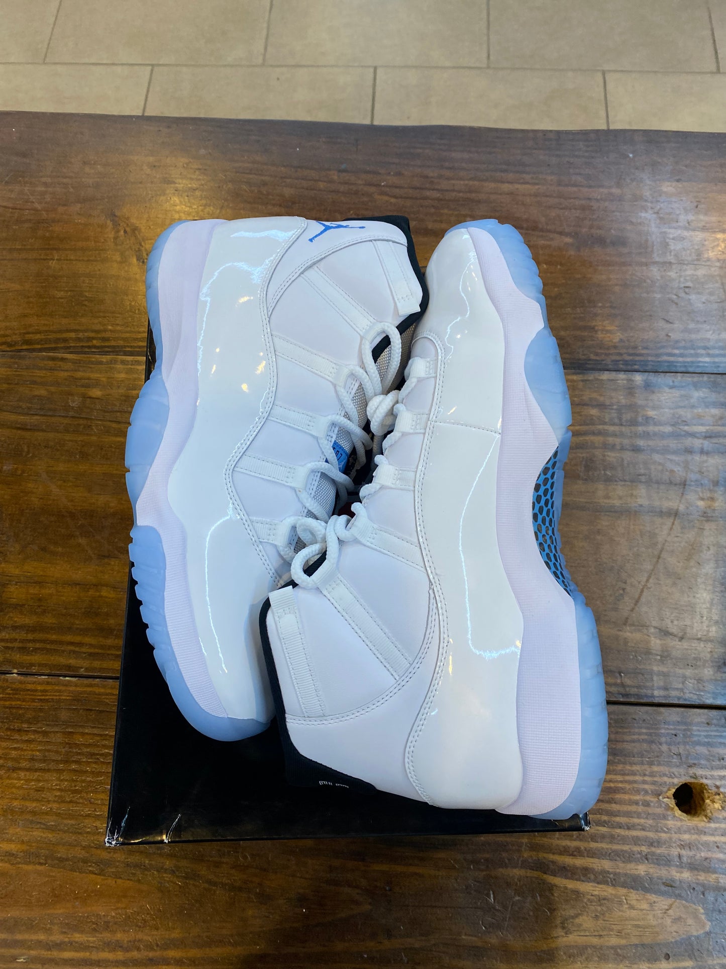 Jordan 11 Retro Columbia Legend Blue 2024 PRE OWNED