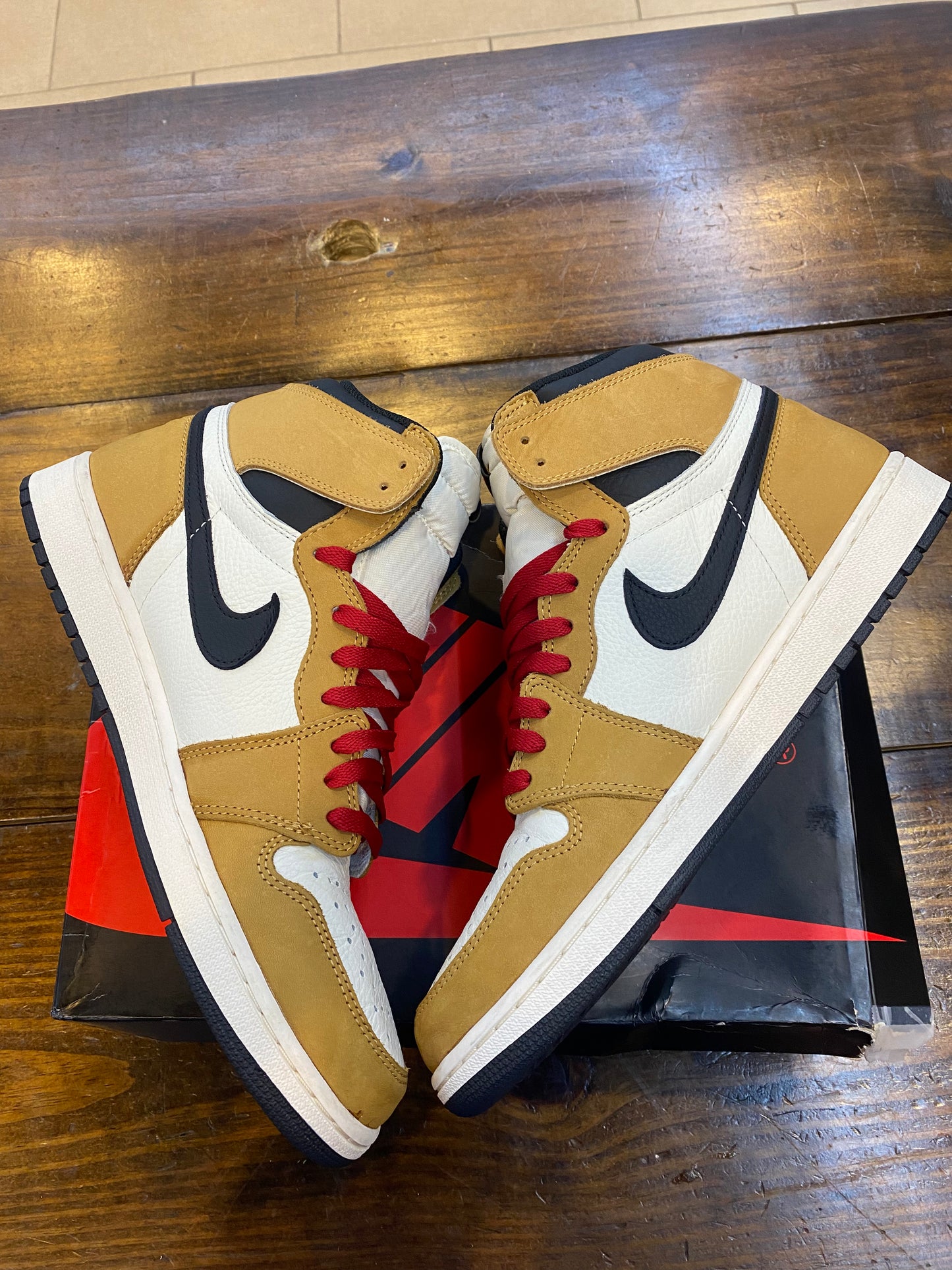 Jordan 1 Retro High OG Rookie Of The Year PRE OWNED