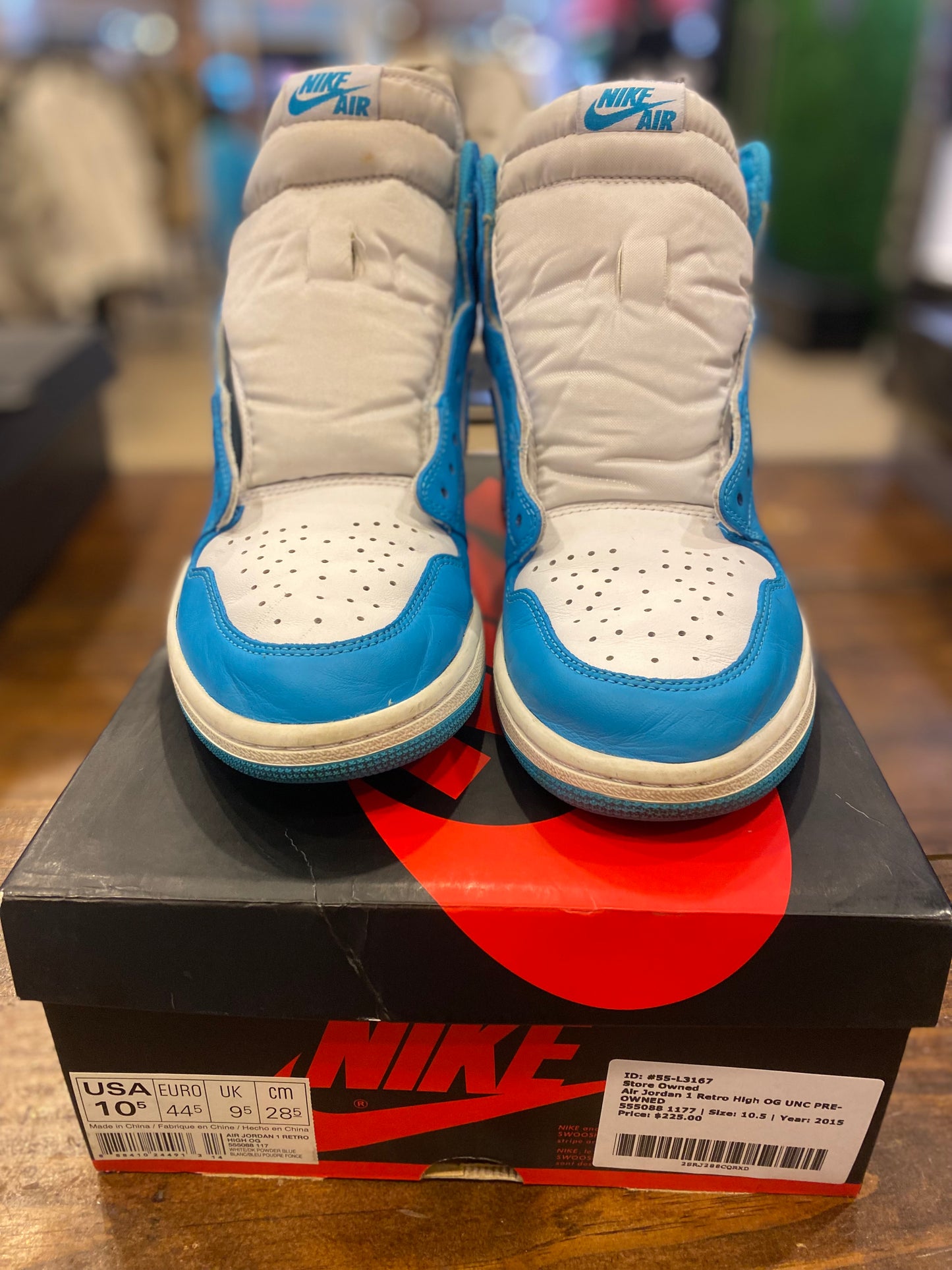 Air Jordan 1 Retro High OG UNC PRE-OWNED