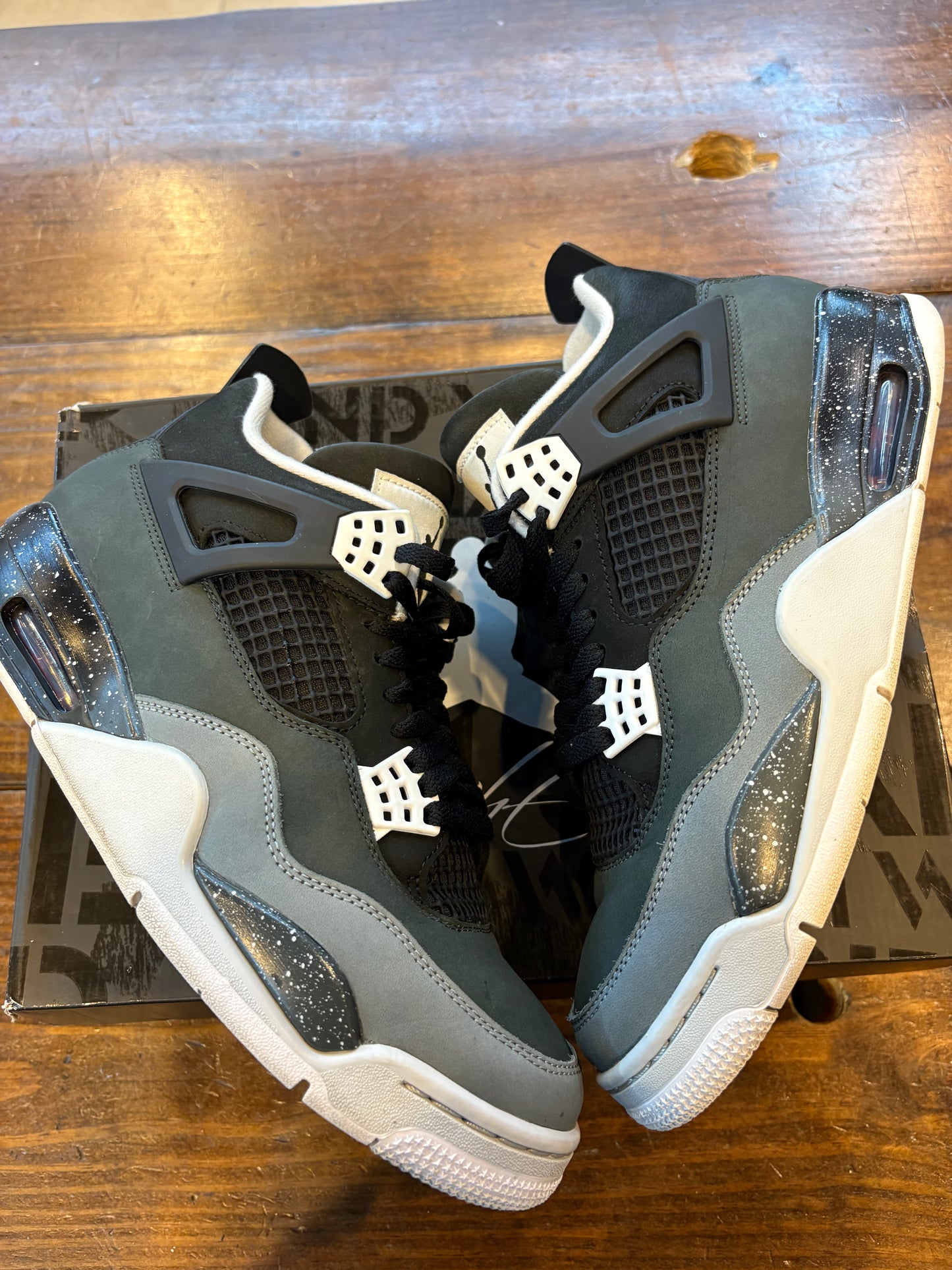 JORDAN 4 RETRO FEAR 2024 preowned