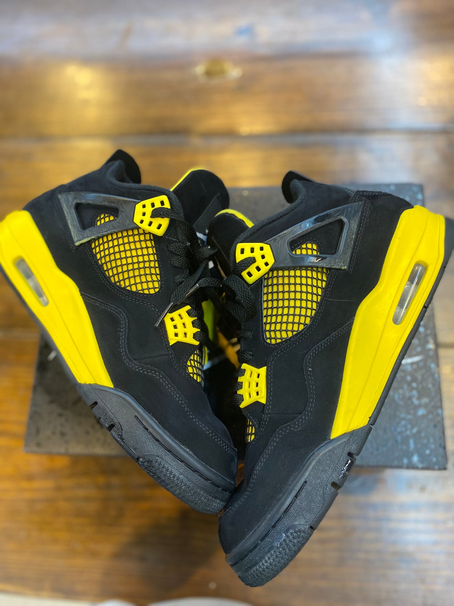 Air Jordan 4 Retro Thunder PRE-OWNED