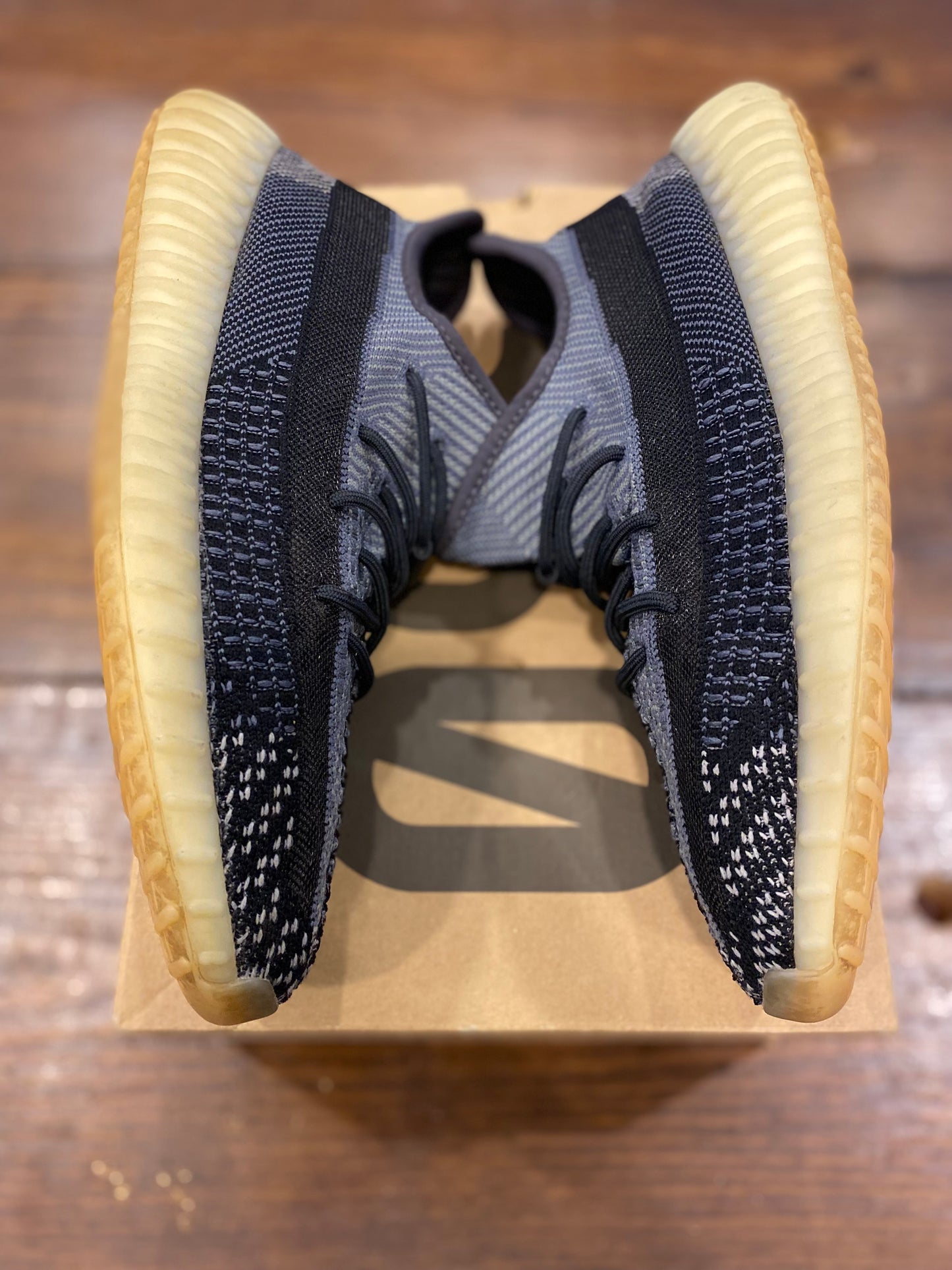 Yeezy Boost 350 V2 Carbon PRE-OWNED