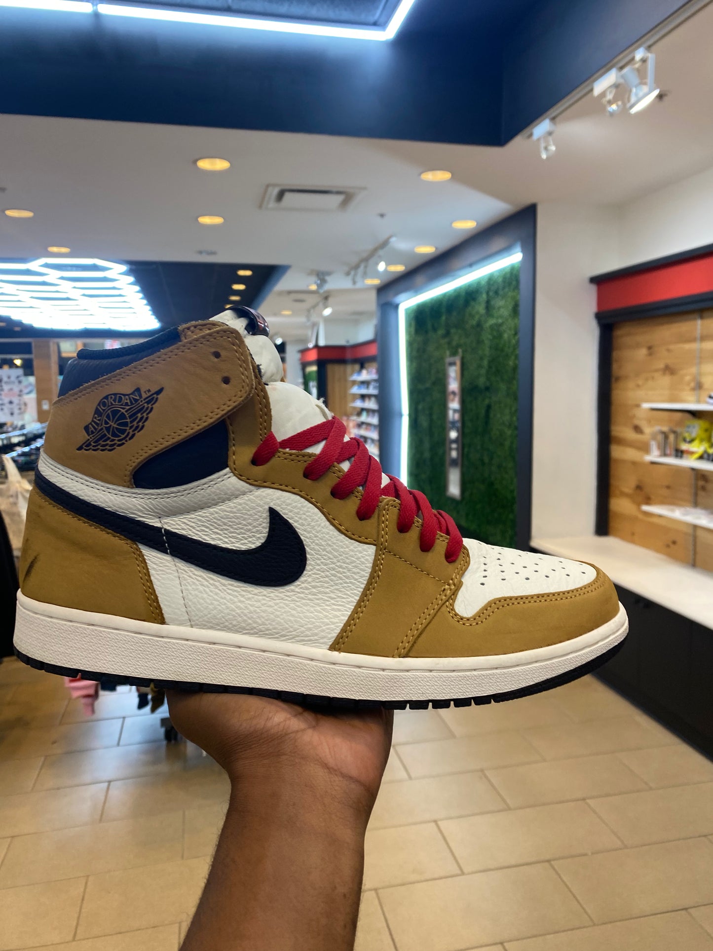 Jordan 1 Retro High OG Rookie Of The Year PRE OWNED