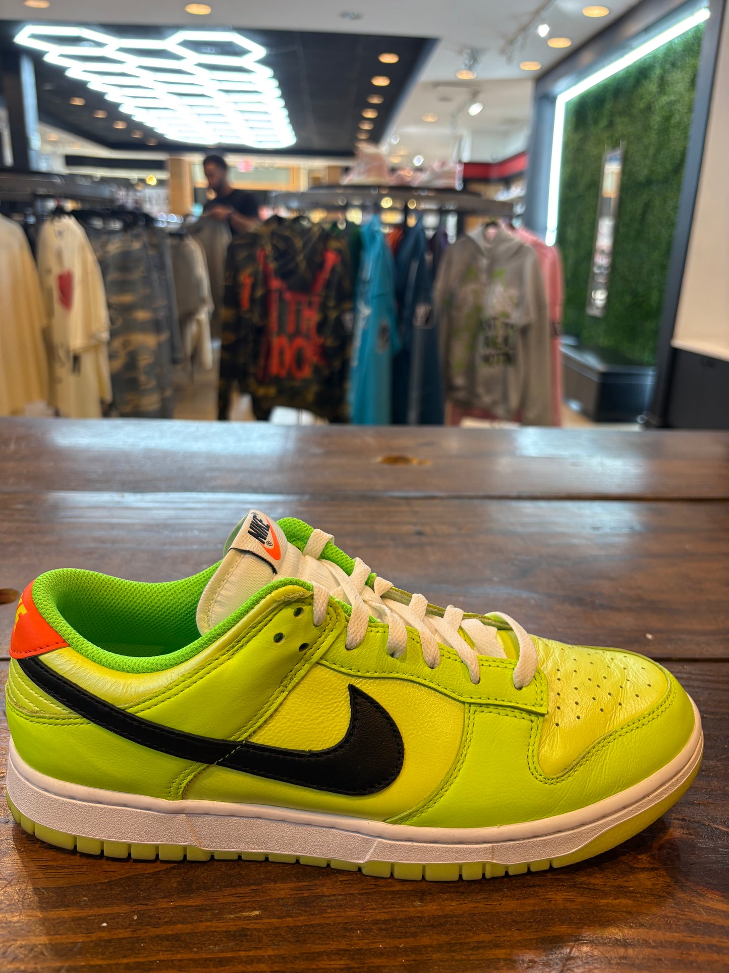 Dunk Low SE Volt