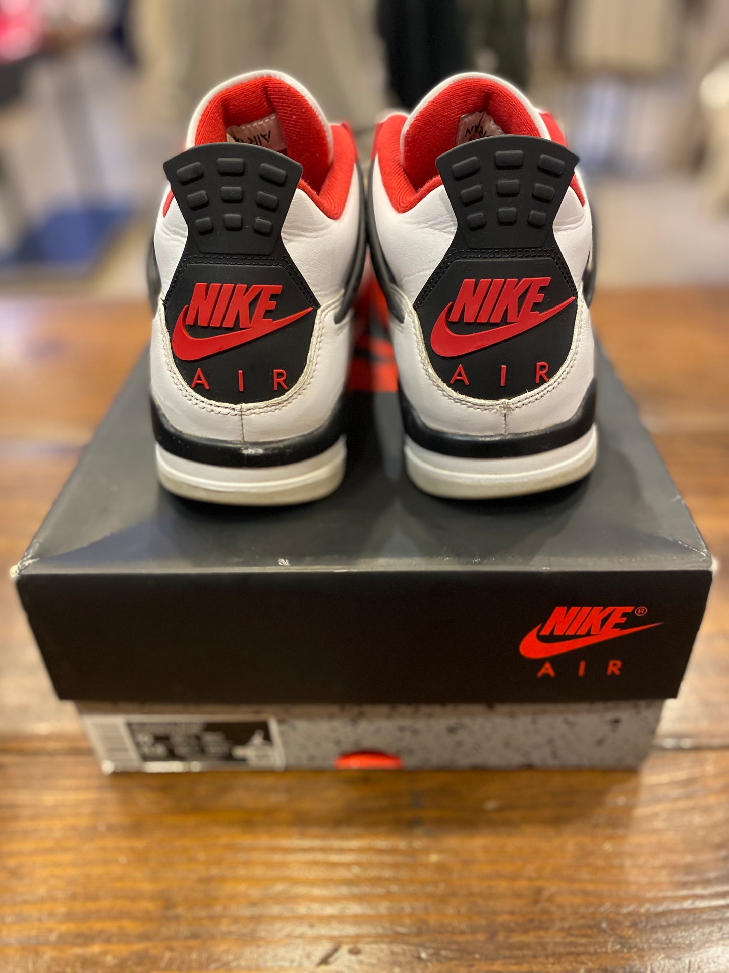 Jordan 4 Retro Fire Red PRE-OWNED