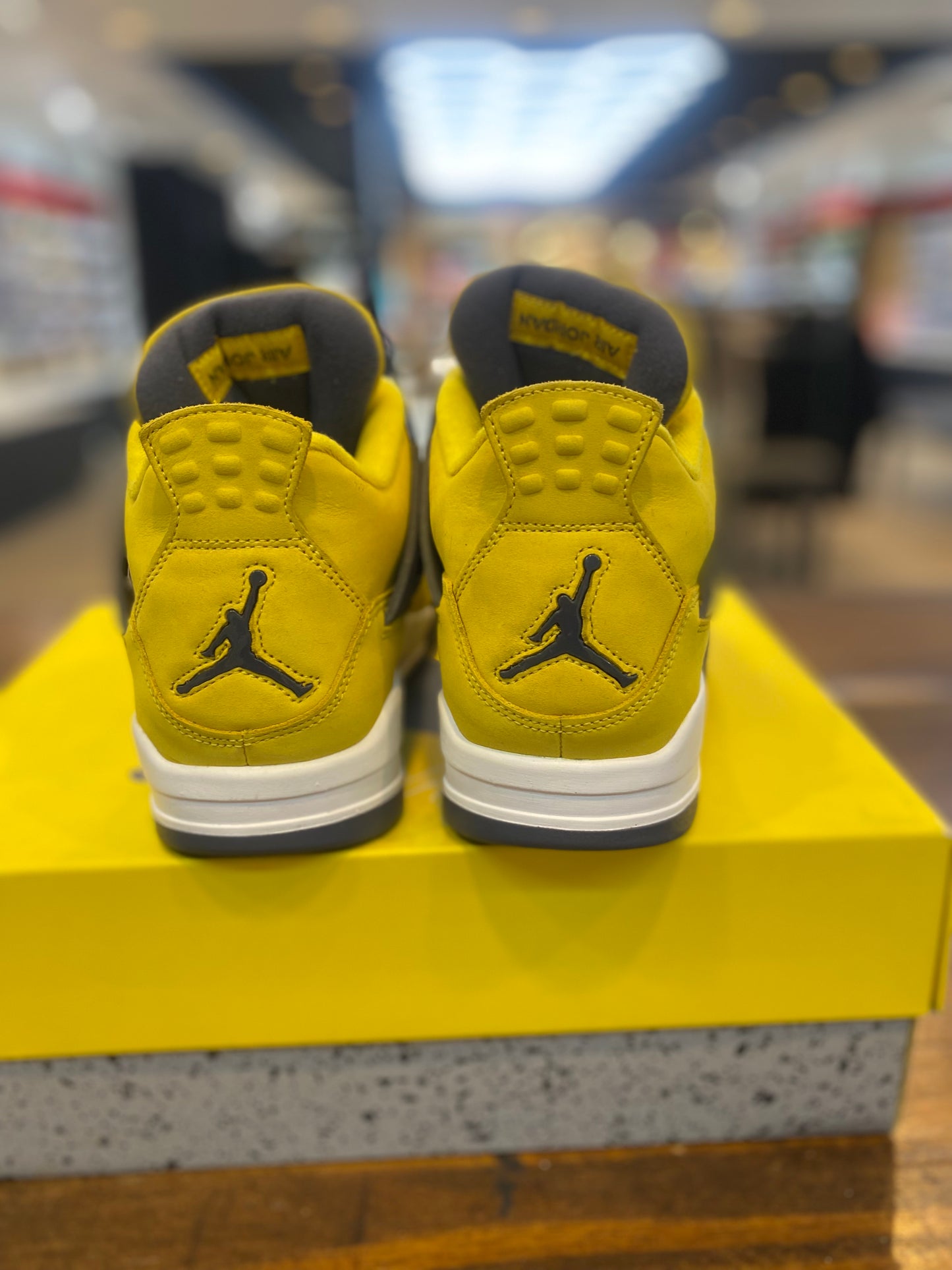 Air Jordan 4 Retro Lightning 2021