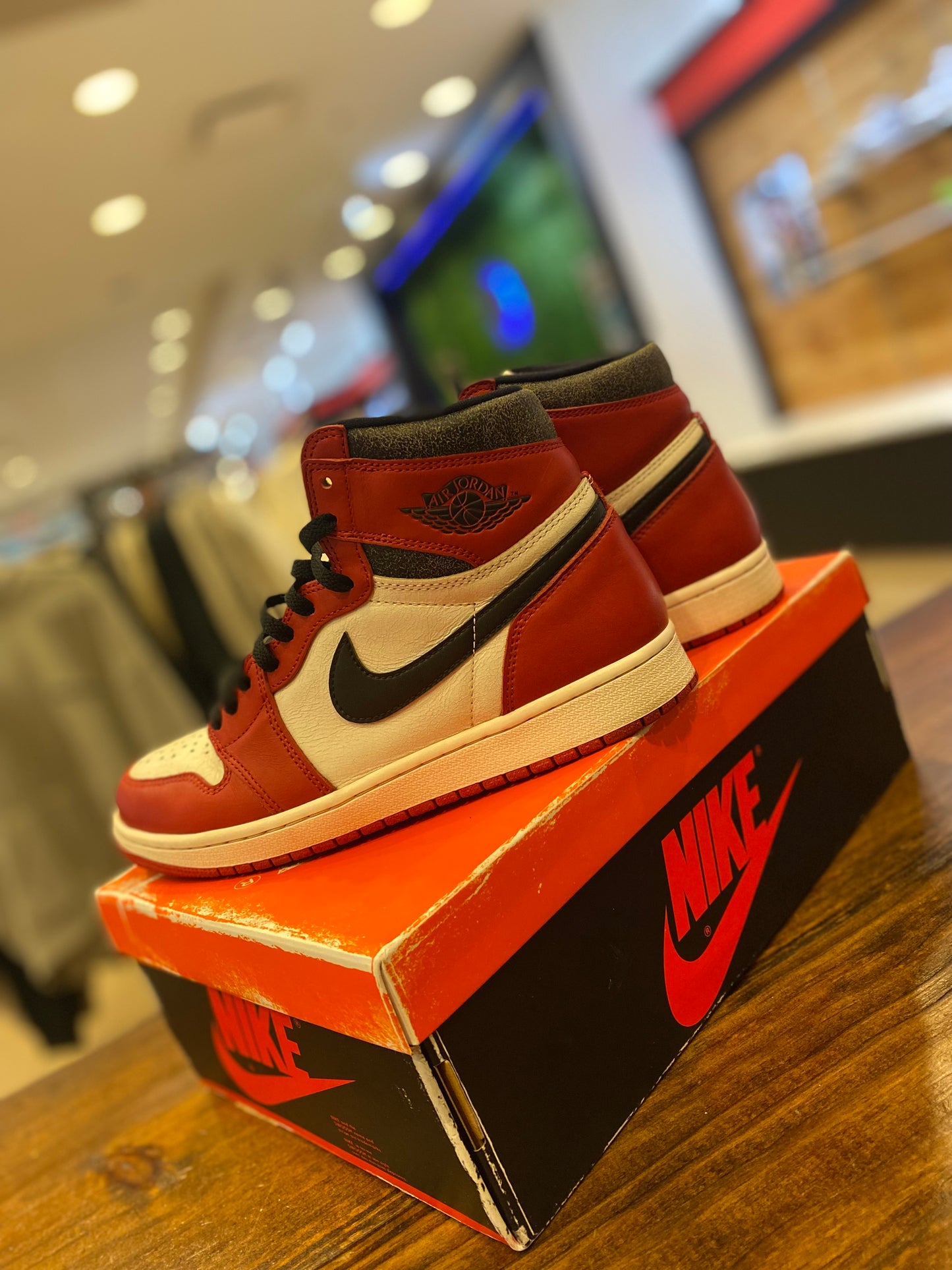 Air Jordan 1 Retro High OG Chicago Lost Found PRE-OWNED