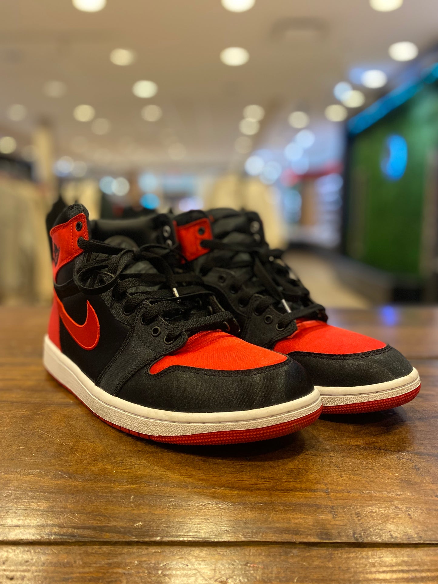 Wmns Air Jordan 1 Retro High OG Satin Bred 2023