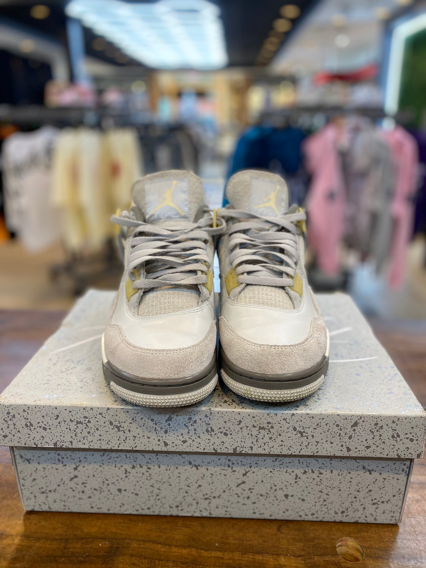 Jordan 4 Retro SE Craft Photon Dust PRE-OWNED