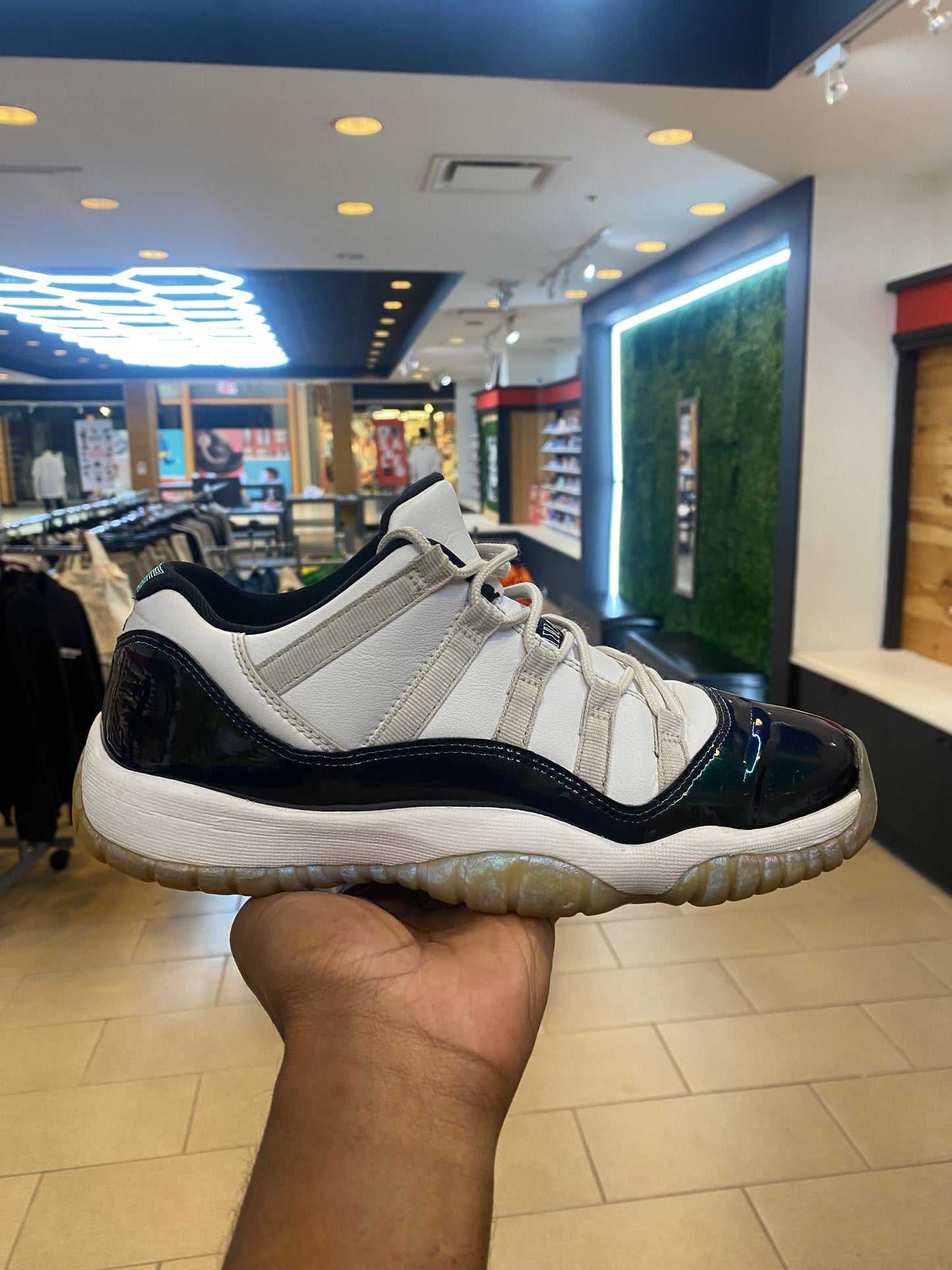 Jordan 11 Retro GS Emerald PRE OWNED