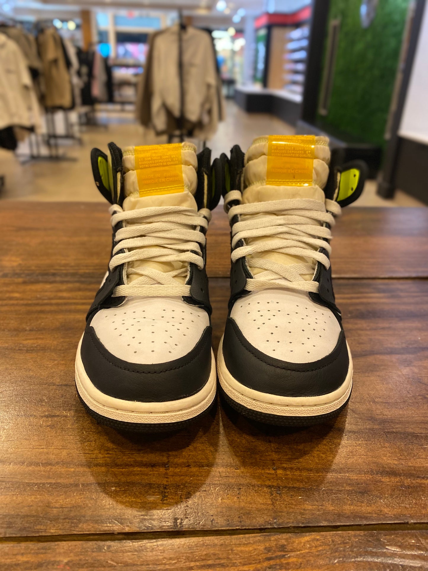 Air Jordan 1 Retro High OG GS Volt Gold PRE OWNED