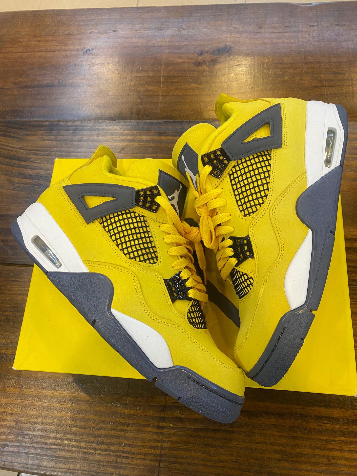 Air Jordan 4 Retro Lightning 2021
