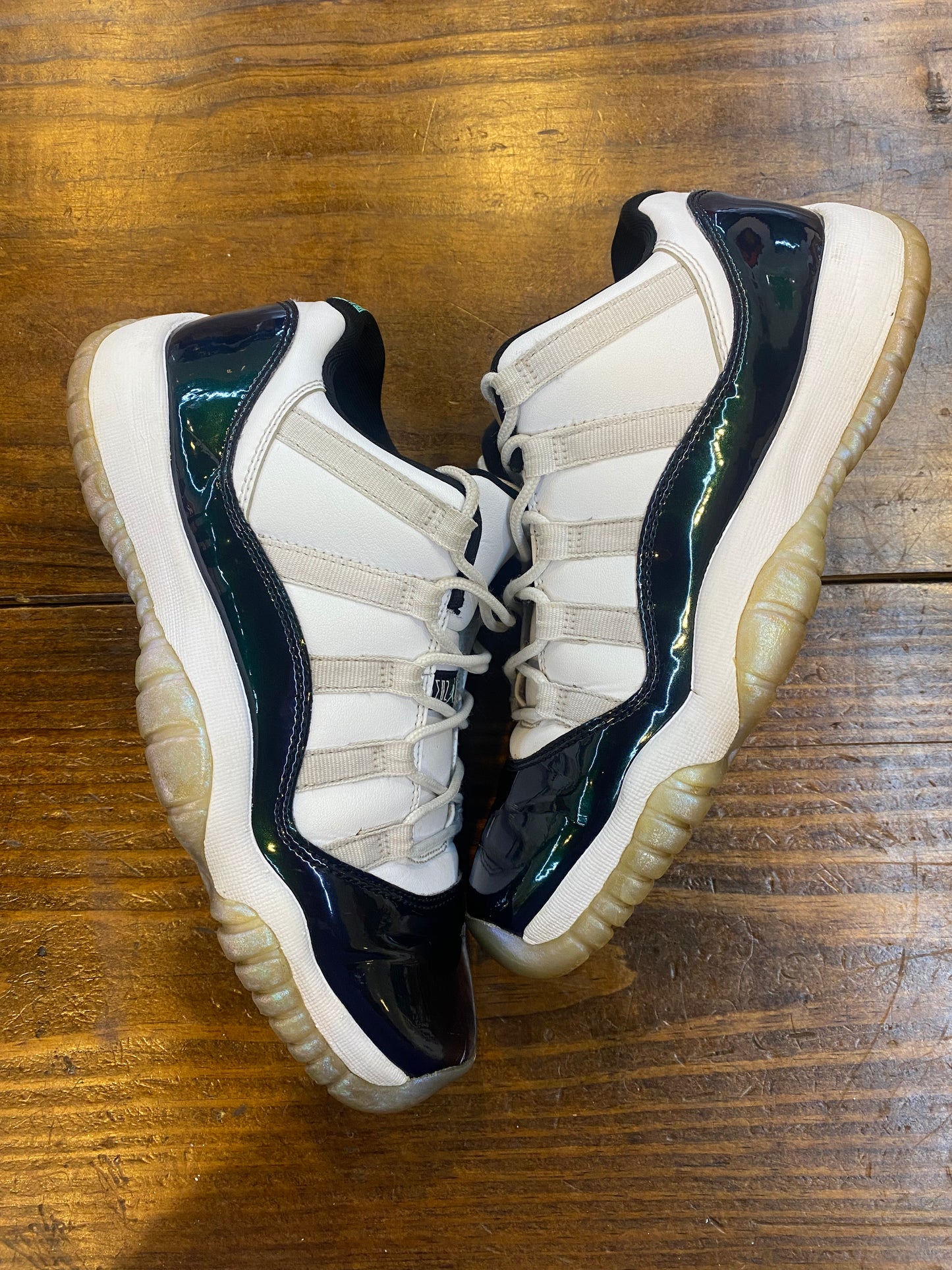 Jordan 11 Retro GS Emerald PRE OWNED