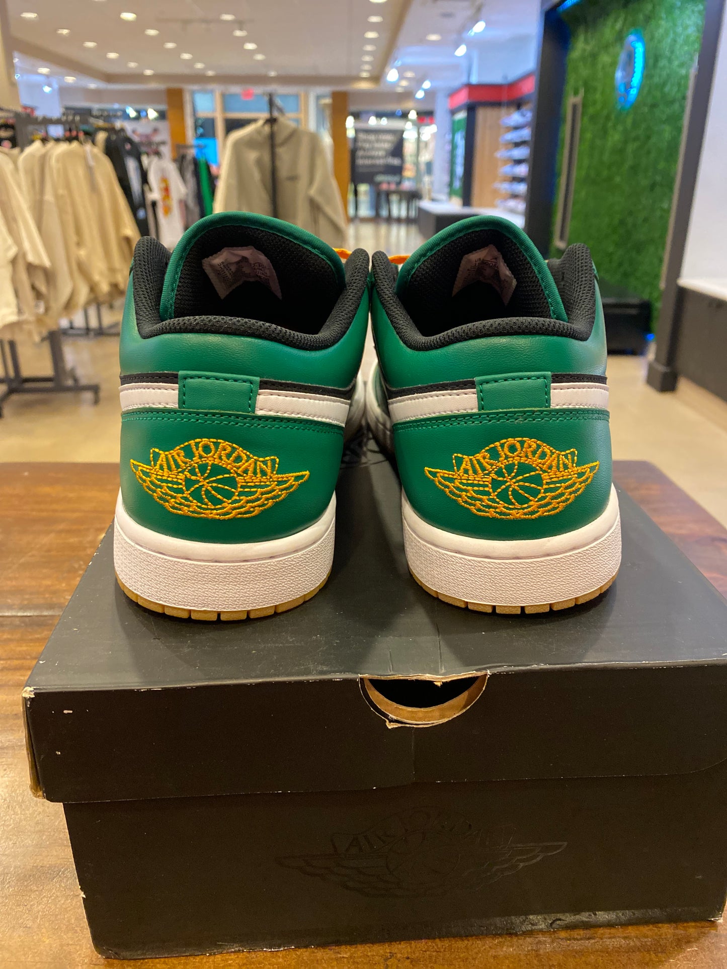 Air Jordan 1 Low SE Christmas PRE-OWNED