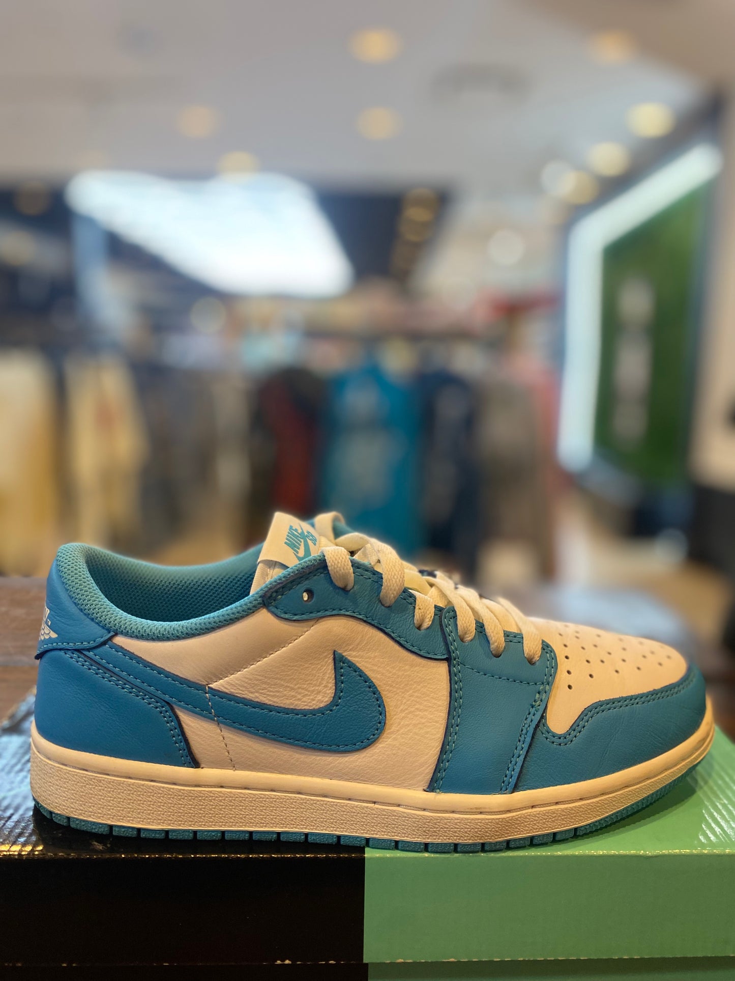 ERIC KOSTON X JORDAN 1 LOW SB POWDER BLUE