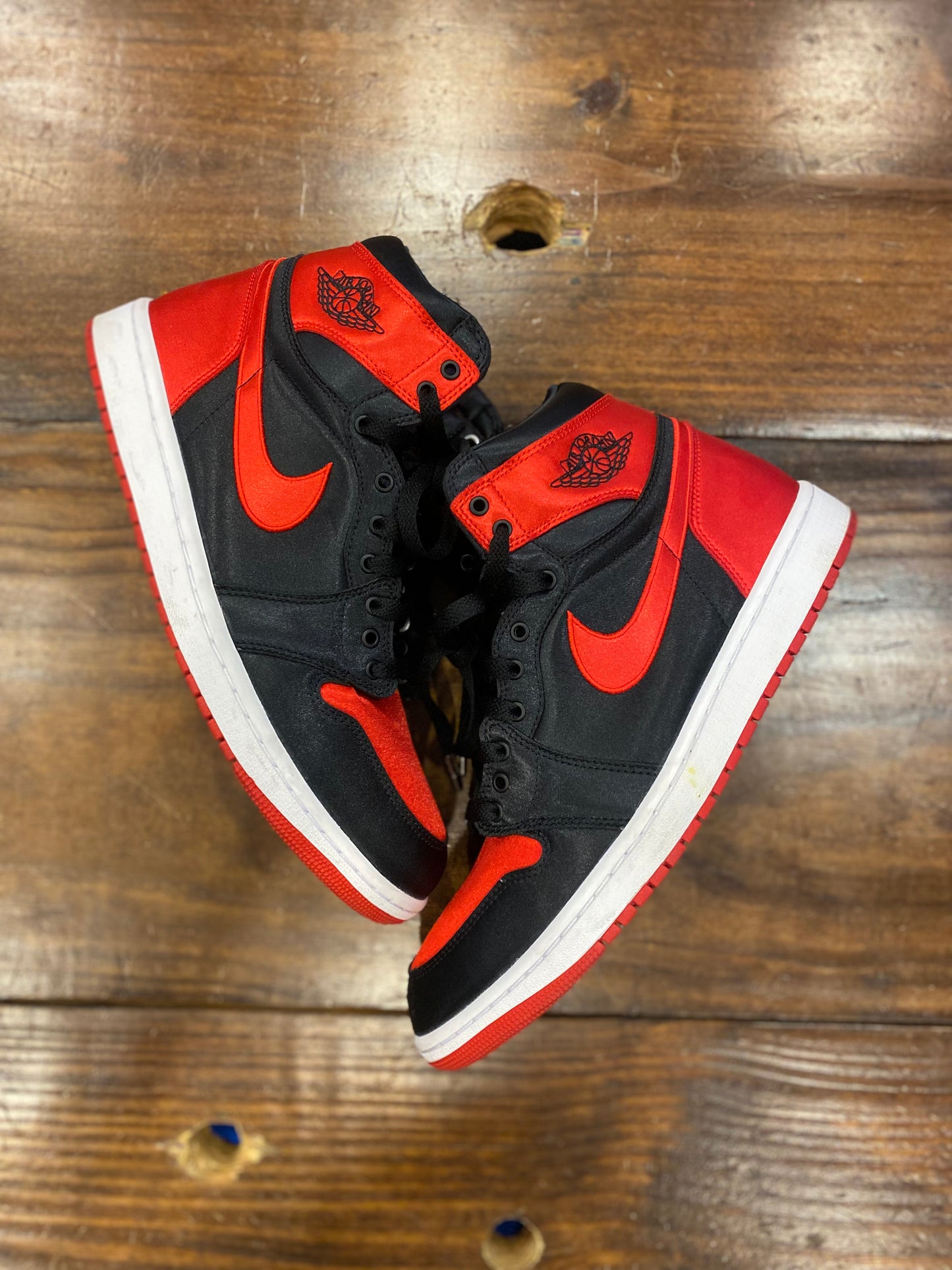 Wmns Air Jordan 1 Retro High OG Satin Bred 2023