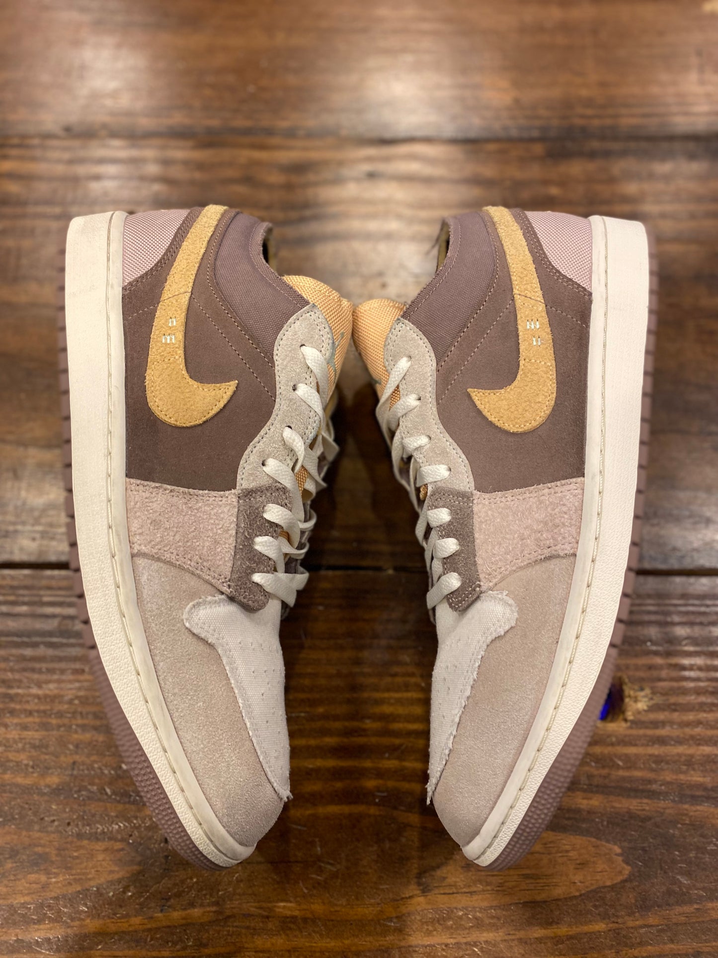 Air Jordan 1 Low SE Craft Inside Out - Taupe Haze PRE-OWNED