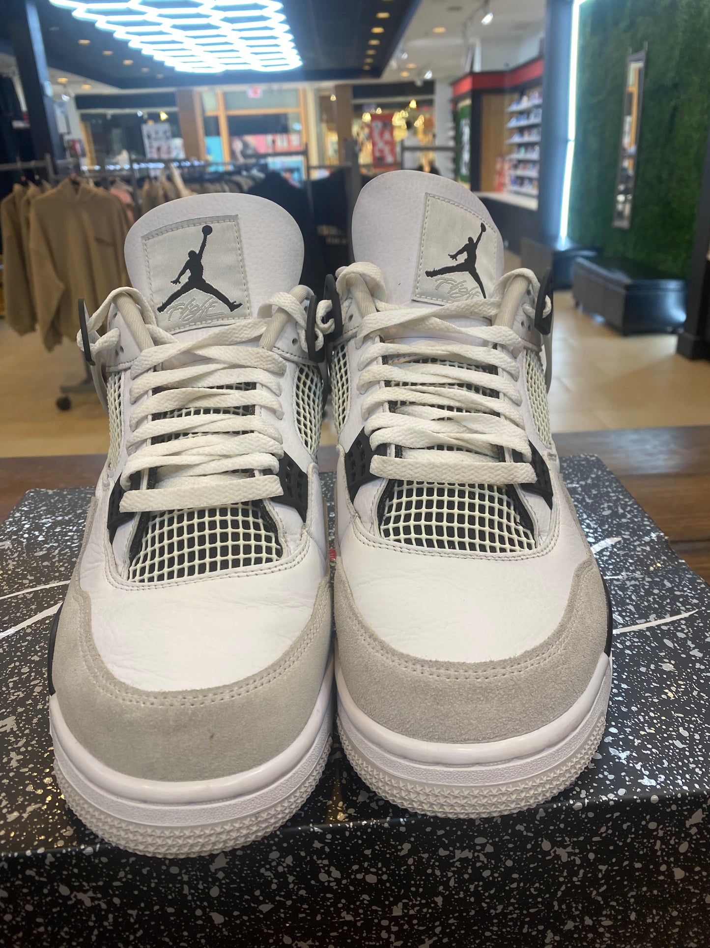 Jordan 4 Retro Military Black PRE OWNED