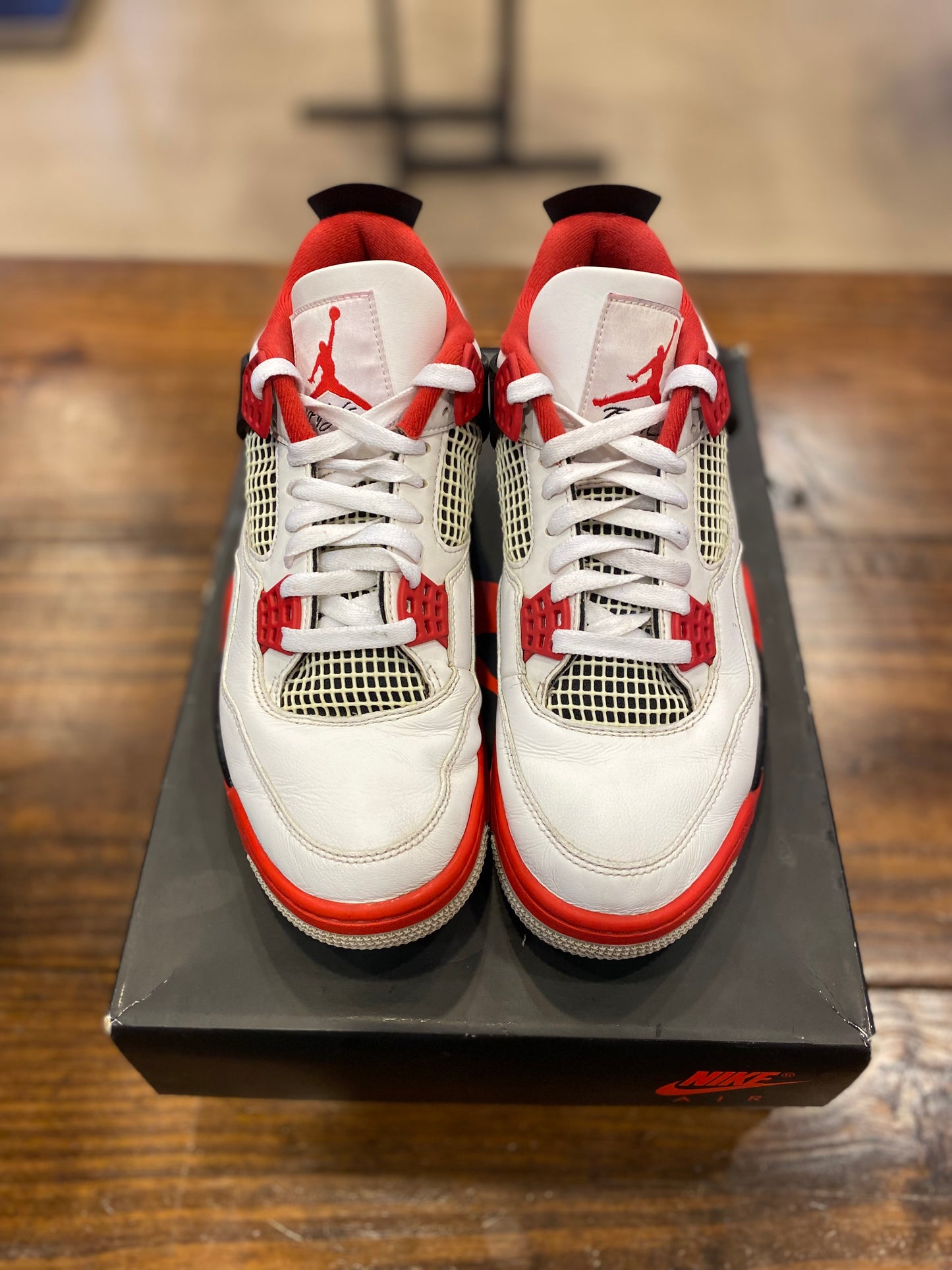 Jordan 4 Retro Fire Red PRE-OWNED