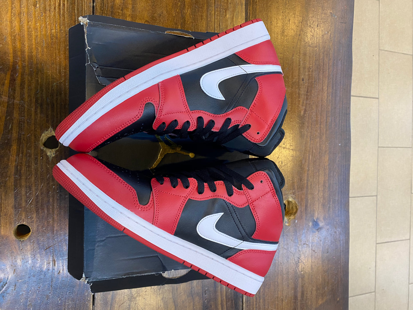 Jordan 1 Mid Gym Red Black White PRE-OWNED