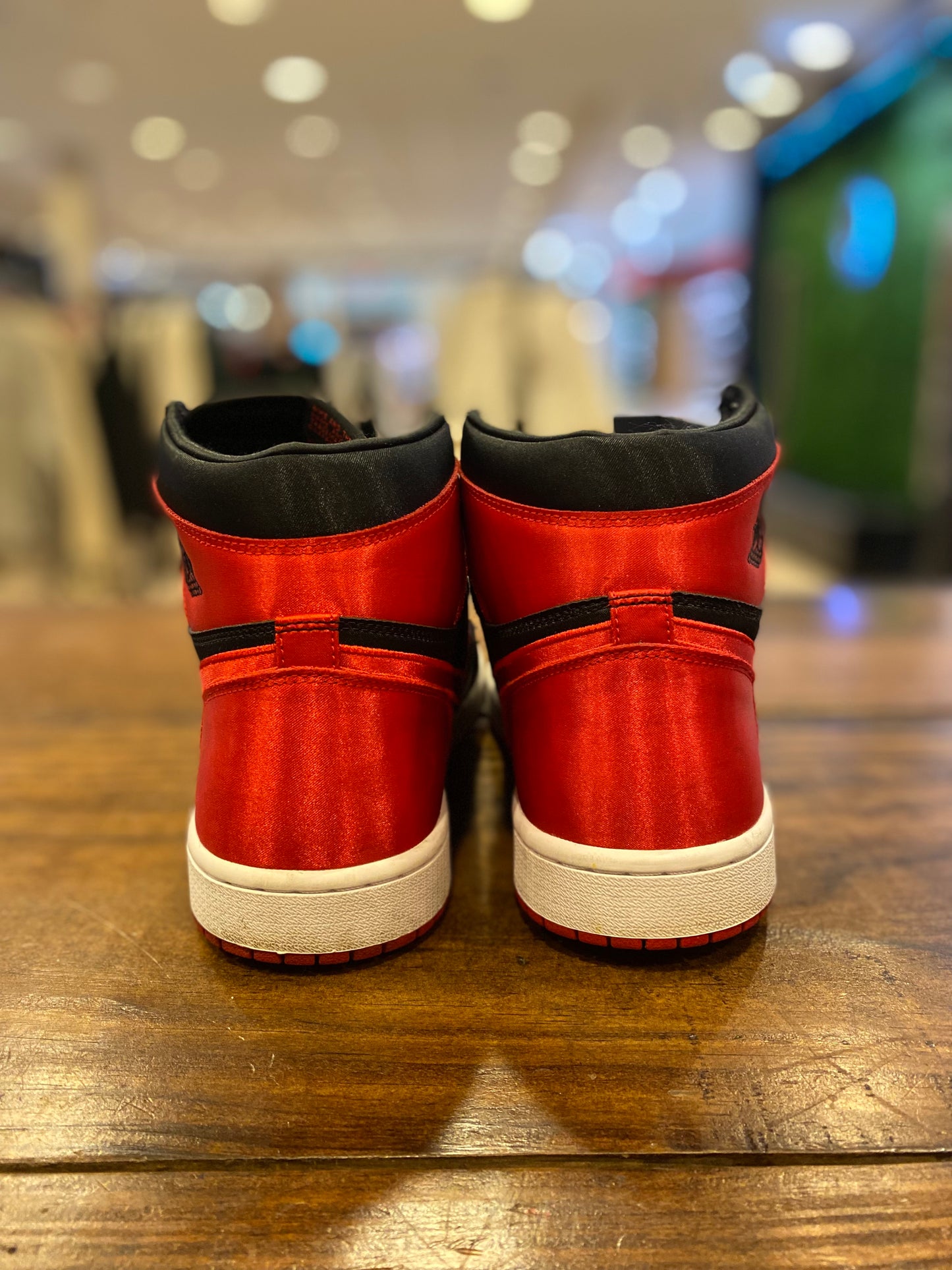 Wmns Air Jordan 1 Retro High OG Satin Bred 2023