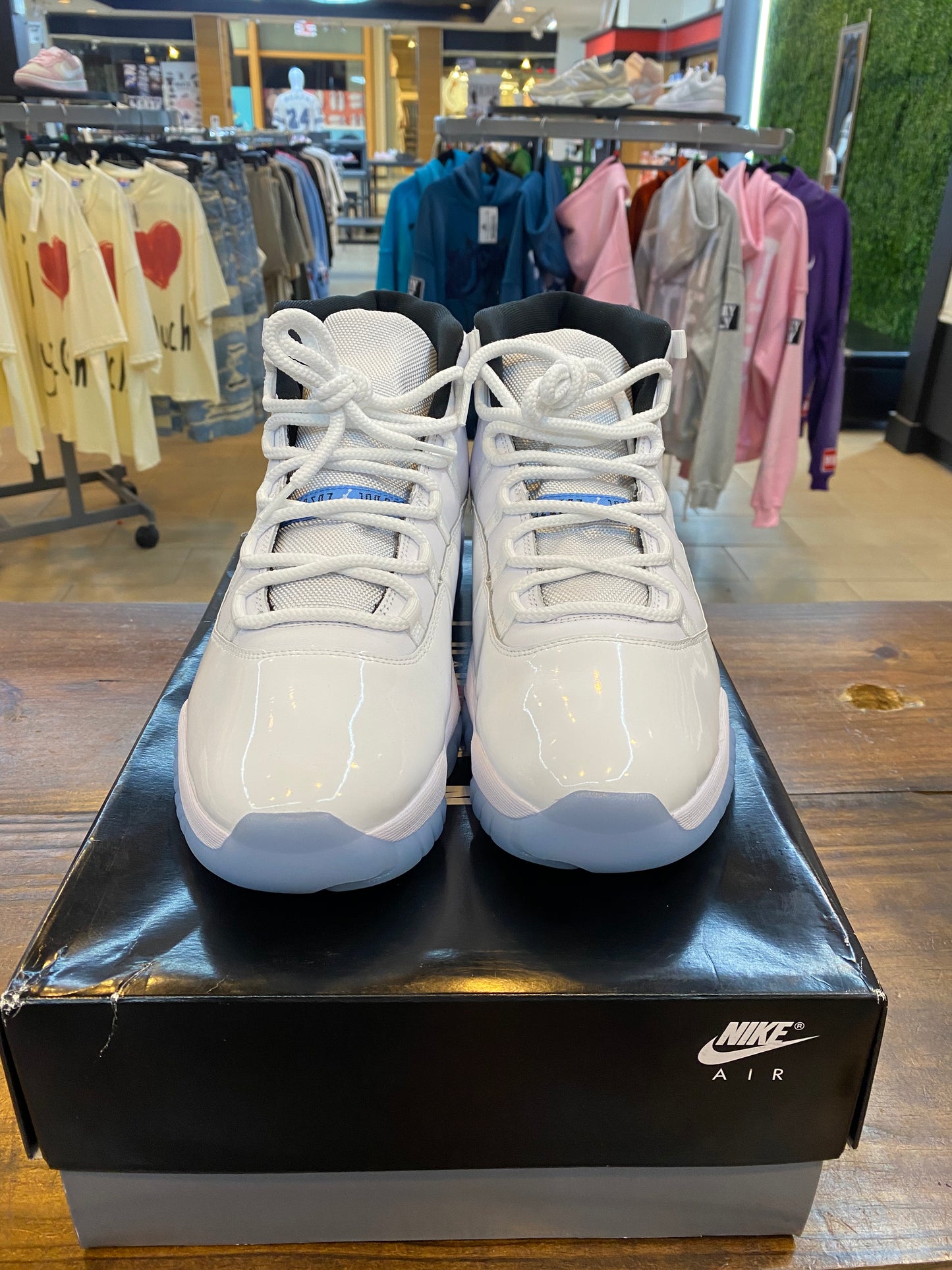 Jordan 11 Retro Columbia Legend Blue 2024 PRE OWNED