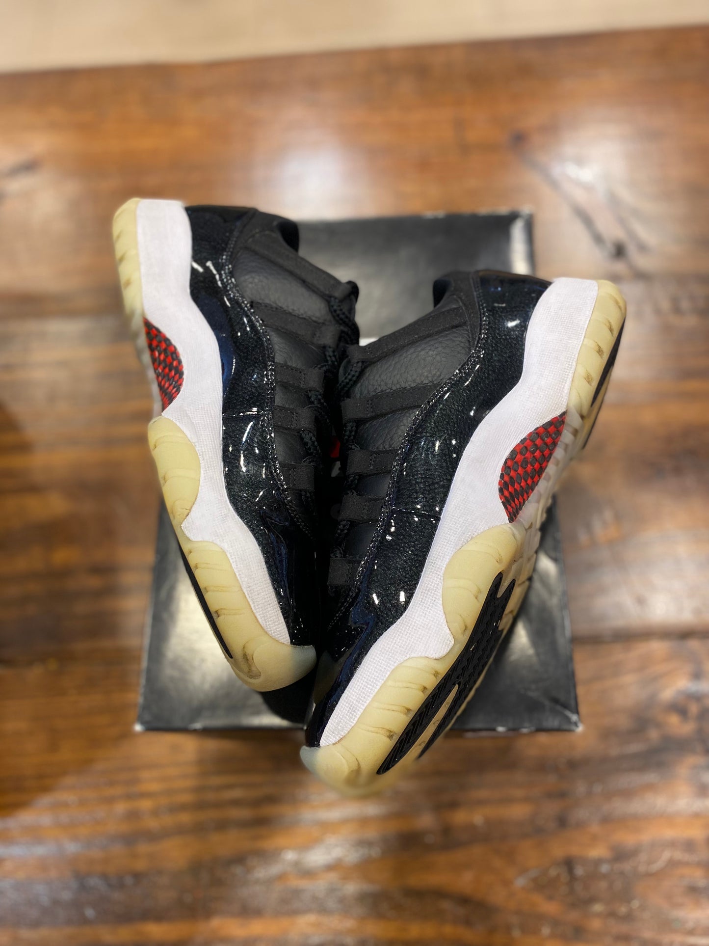 Air Jordan 11 Retro Low GS 72-10 (PRE-OWNED)