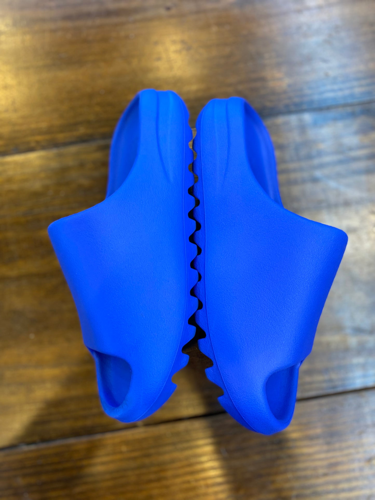 Yeezy Slide Azure PRE-OWNED