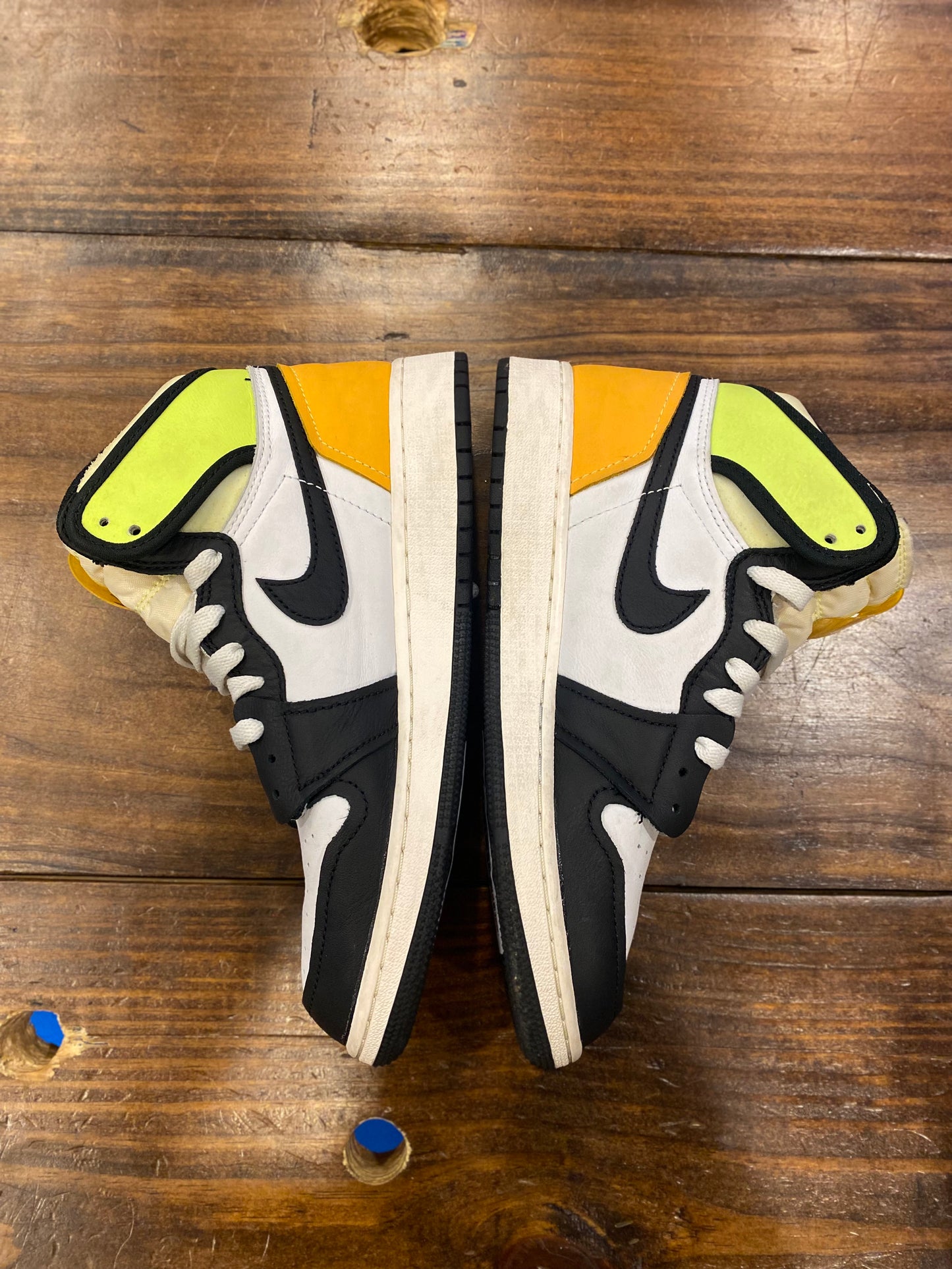 Air Jordan 1 Retro High OG GS Volt Gold PRE OWNED