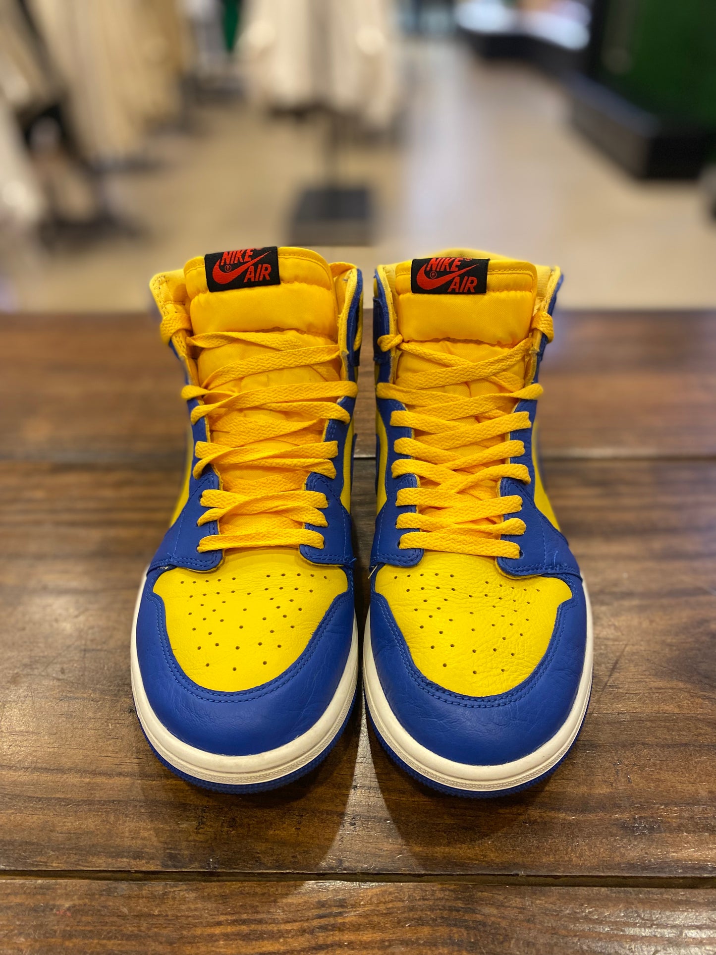 WMNS AIR JORDAN 1 RETRO HIGH OG REVERSE LANEY PRE-OWNED