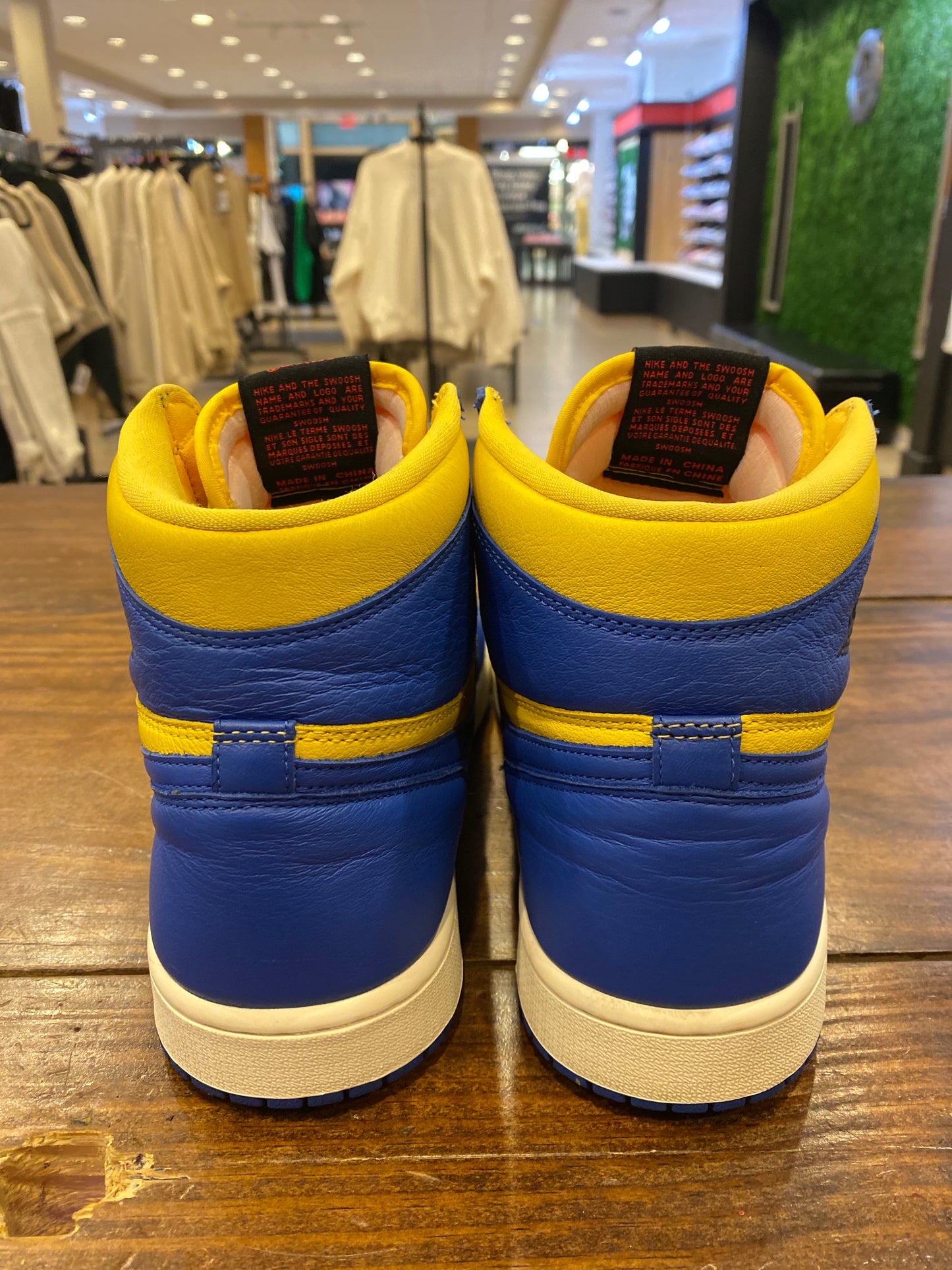 WMNS AIR JORDAN 1 RETRO HIGH OG REVERSE LANEY PRE-OWNED