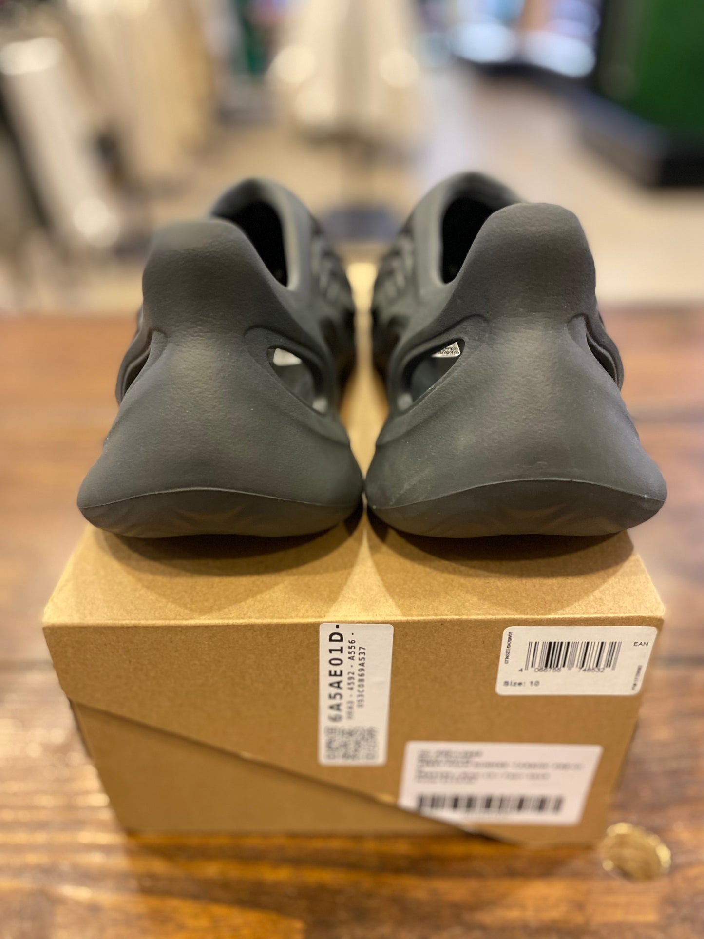 YEEZY FOAM RUNNER CARBON PRE-OWNED