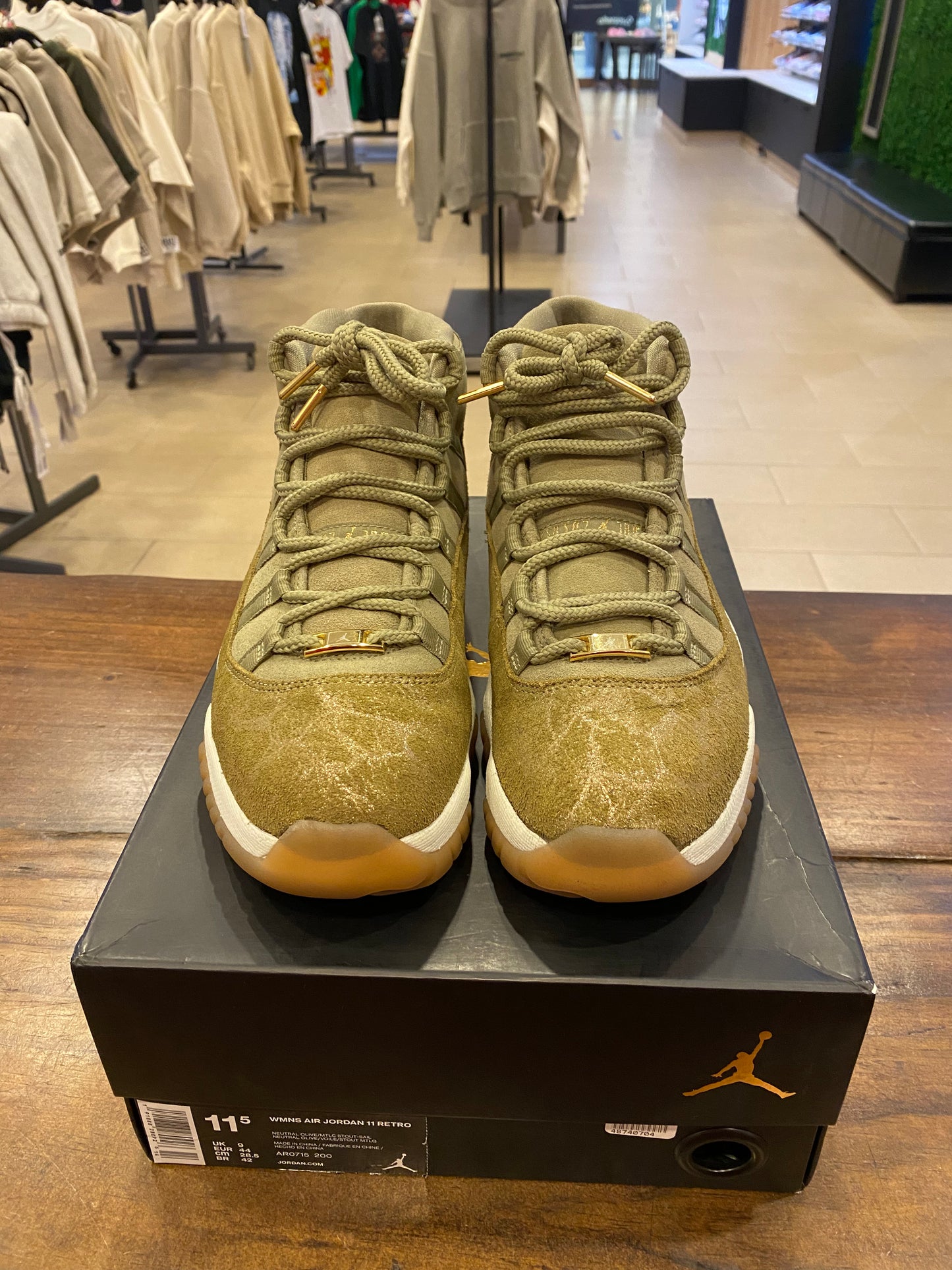 Wmns Air Jordan 11 Retro Olive Lux PRE-OWNED