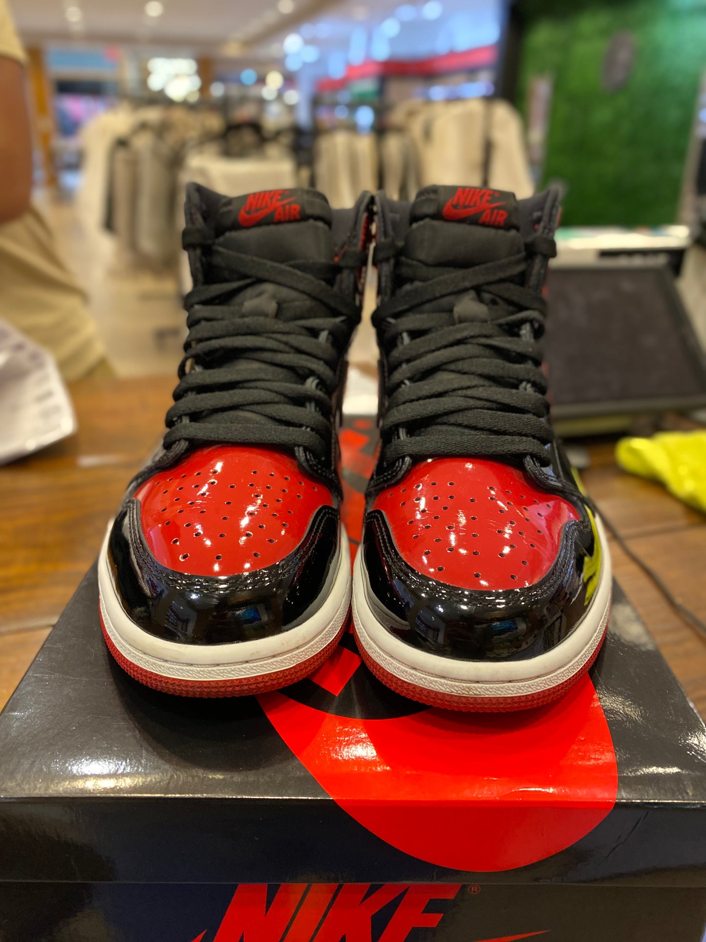 Air Jordan 1 Retro High OG Patent Bred PRE-OWNED