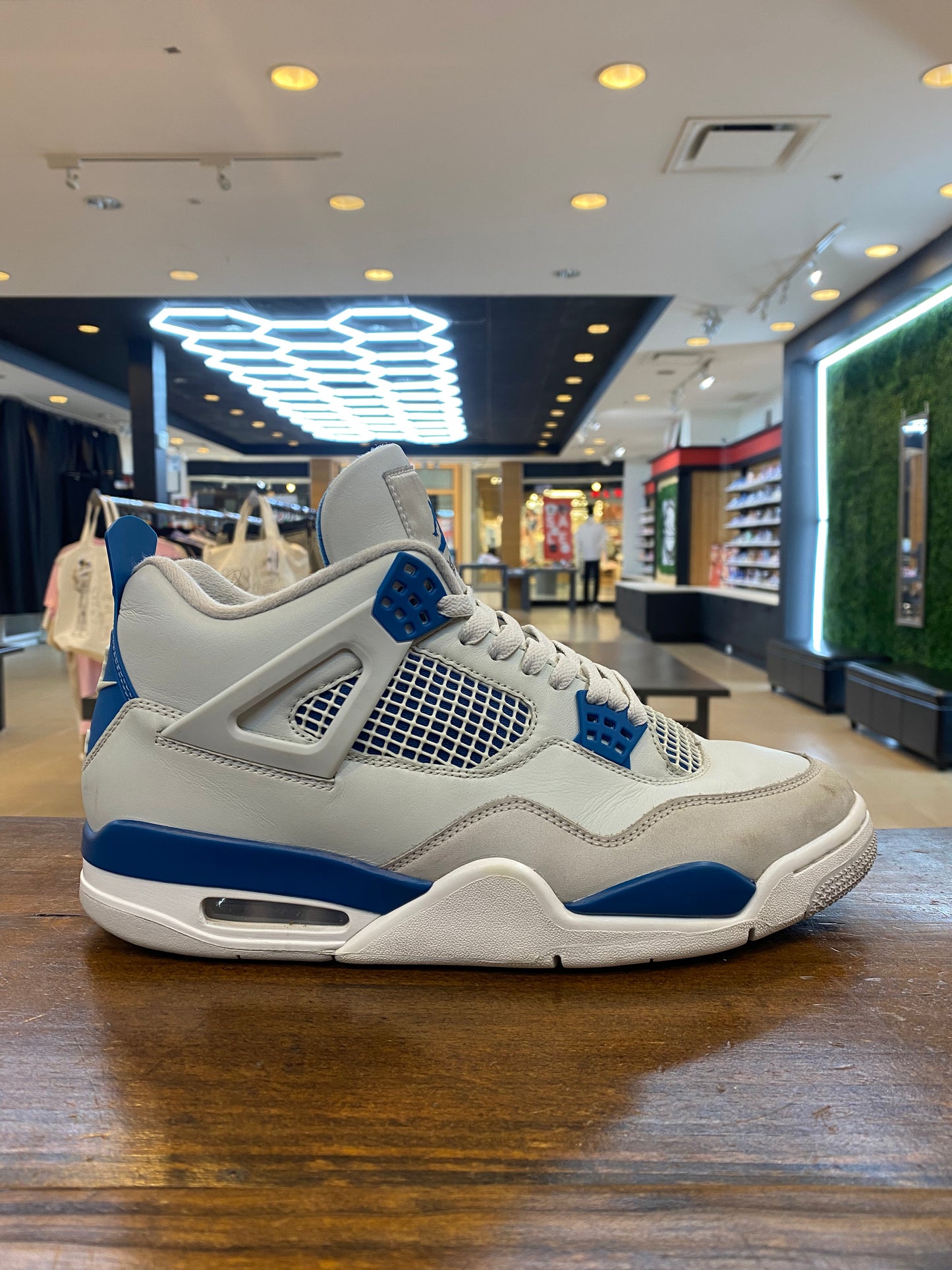 Jordan 4 Retro Military Blue 2024 PRE-OWNED